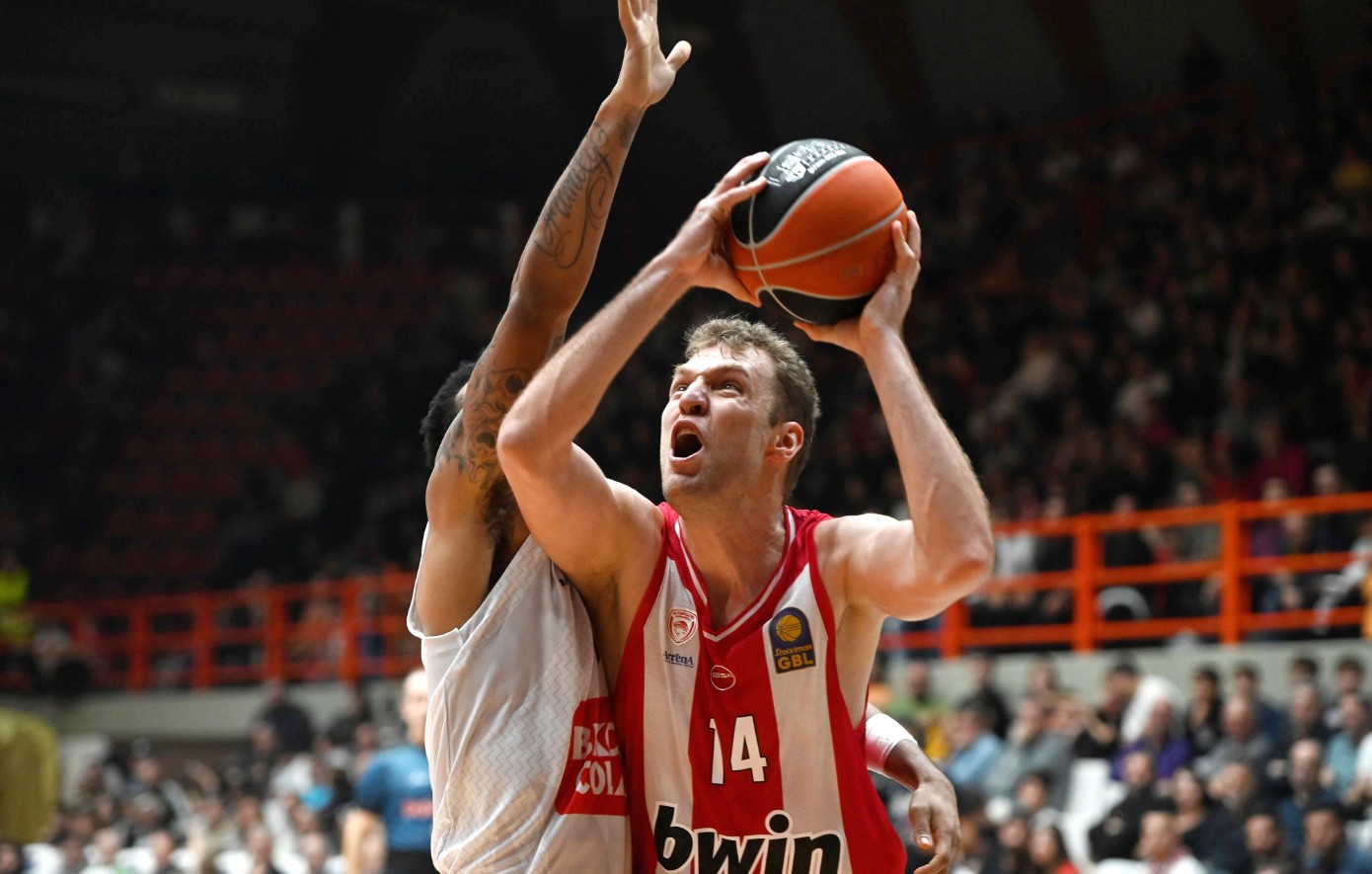 Ξέσπασμα Βεζένκοβ για την κριτική: Ζούμε σε μια περίεργη κοινωνία, οι κατάρες που δεχόμαστε είναι πολλές