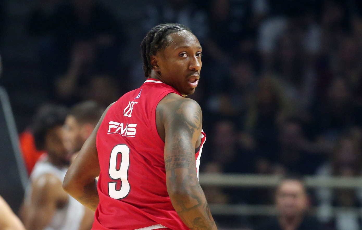 Ολυμπιακός: Βίντεο με την εκπληκτική εμφάνιση του Λι και τα συγχαρητήρια των συμπαικτών του