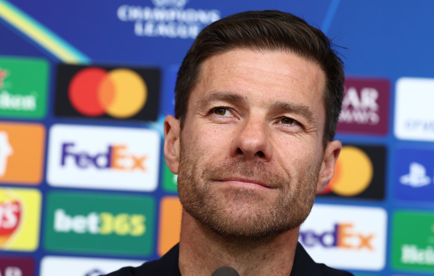 Υπόκλιση Αλόνσο σε Μεντιλίμπαρ: Είναι μεγάλος προπονητής, η ομάδα του παίζει έντονο ποδόσφαιρο