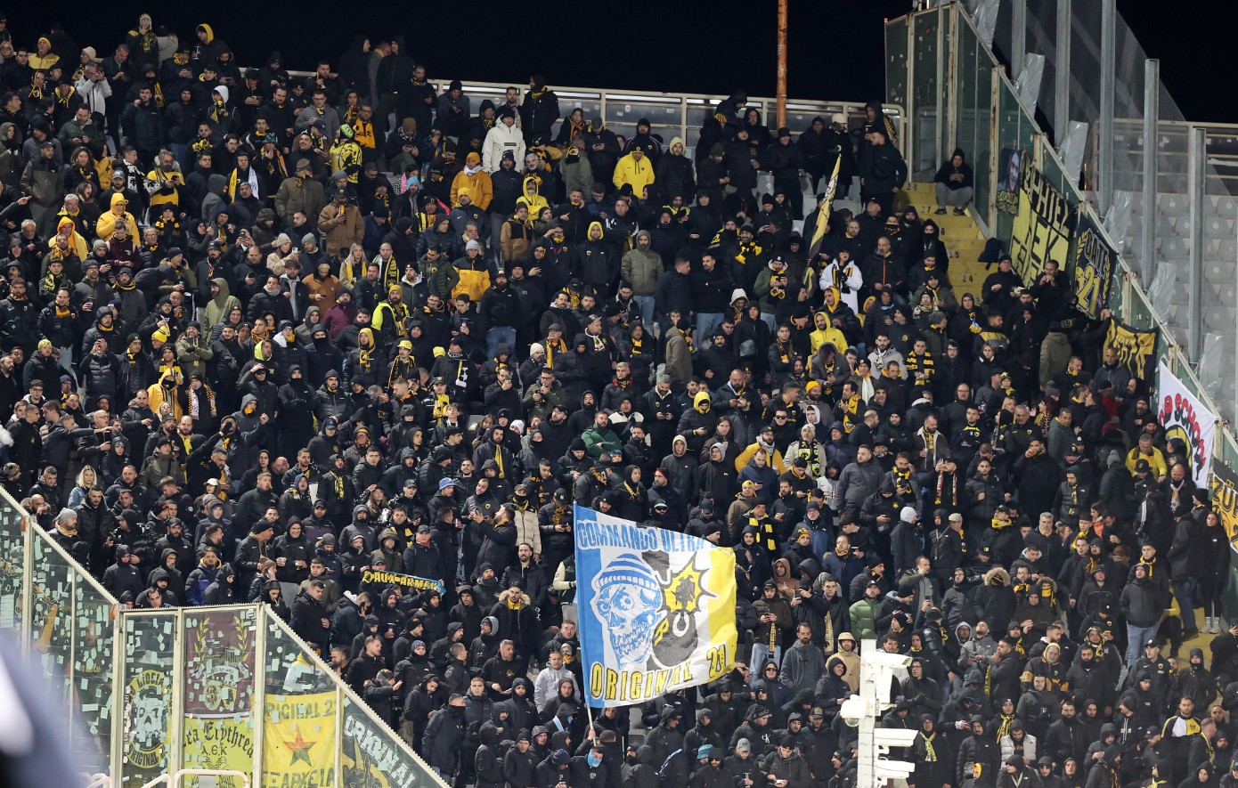 Φιορεντίνα &#8211; ΑΕΚ: Ένταση με οπαδούς και αστυνομία έξω από το Αρτέμιο Φράνκι