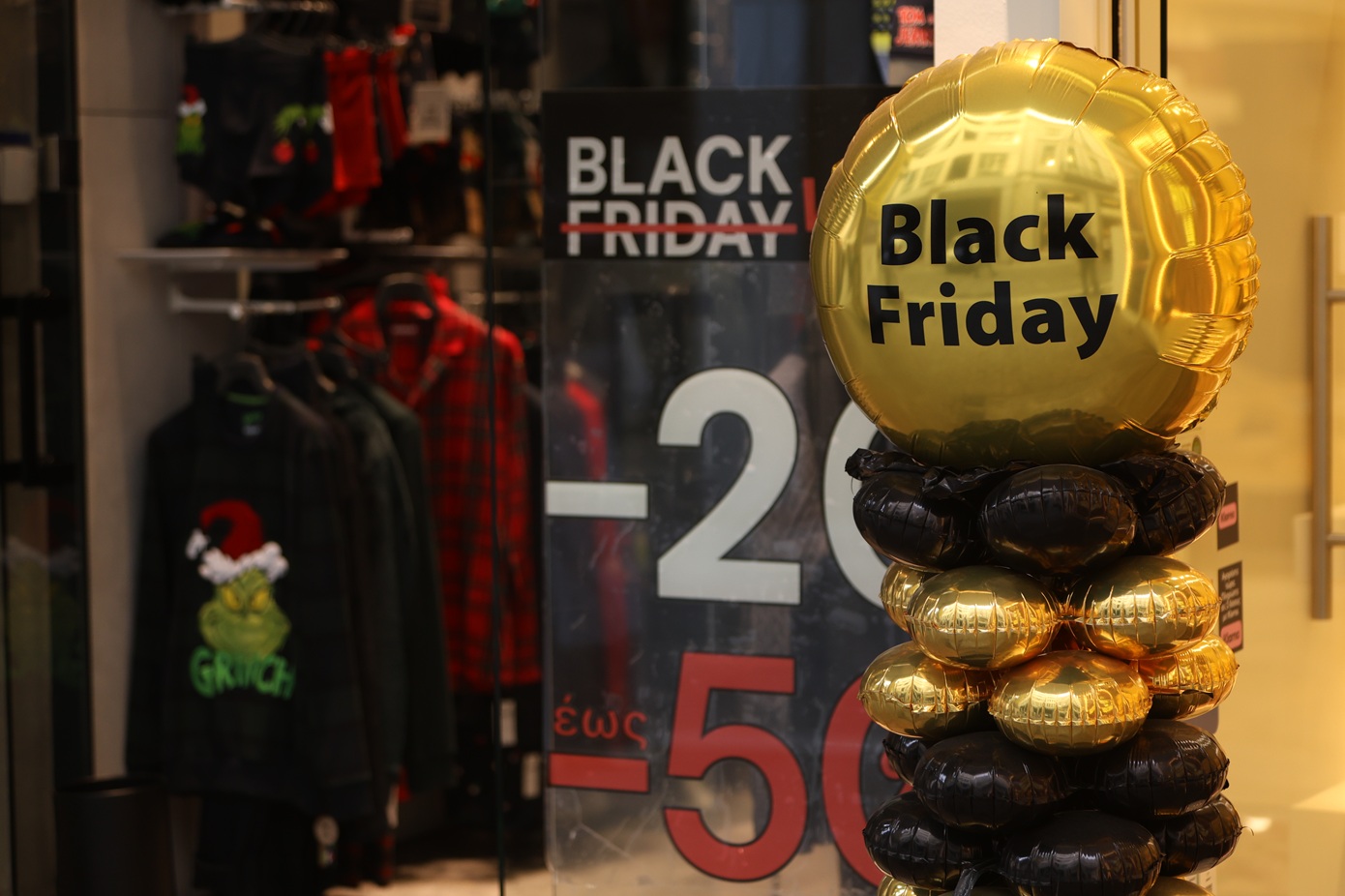 Black Friday &#8211; Cyber Monday: Ξεκίνησε το μεγαλύτερο εκπτωτικό γεγονός της χρονιάς &#8211; Ανοικτά τα καταστήματα και την Κυριακή