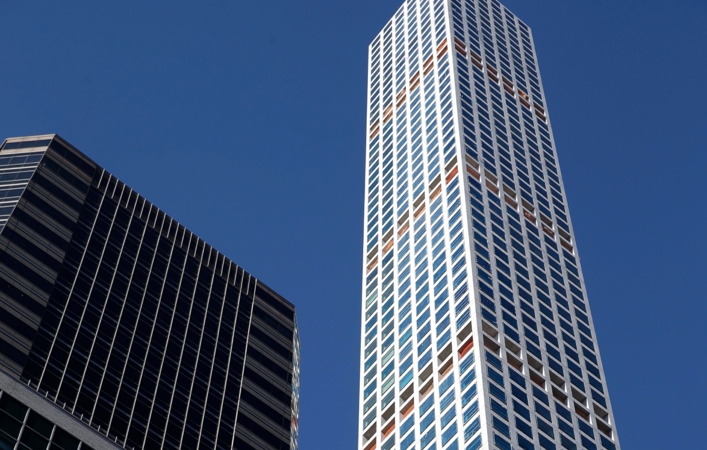 Ο «καταραμένος» πύργος 432 Park της Νέας Υόρκης &#8211; Γιατί μένουν απούλητα τα διαμερίσματα, παρά τις χαμηλές τιμές