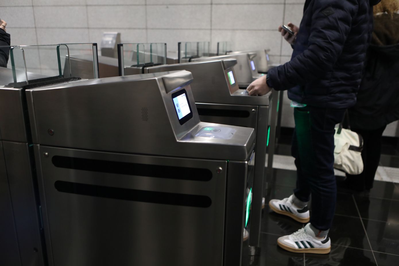 Μετακινήσεις με τη χρήση κινητού από το Σάββατο: Πώς θα λειτουργήσει το νέο σύστημα ATH.ENA GO στις αστικές συγκοινωνίες