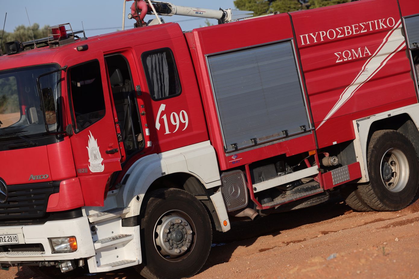 Φωτιά σε διαμέρισμα τρίτου ορόφου στην Πυλαία &#8211; 15 πυροσβέστες στο σημείο