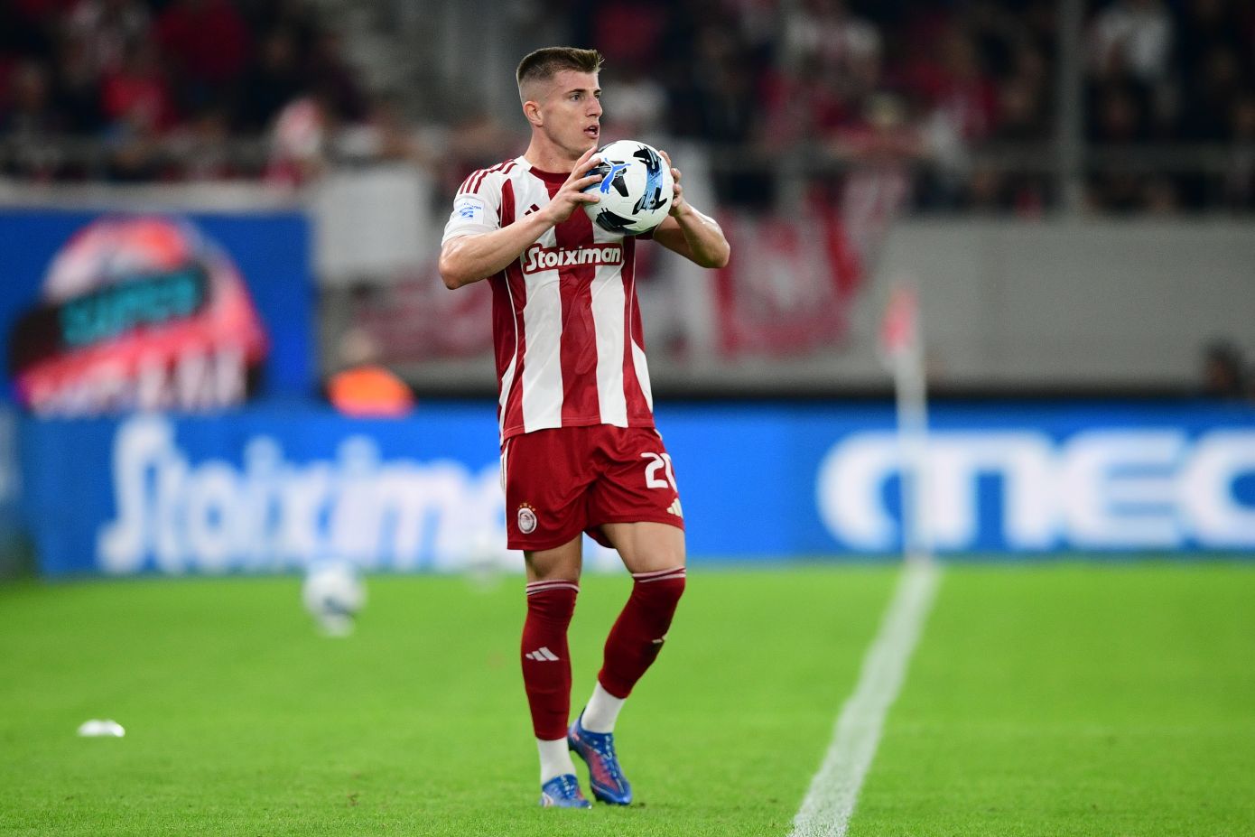 Ανανέωσε με Ολυμπιακό ο Κοστίνια