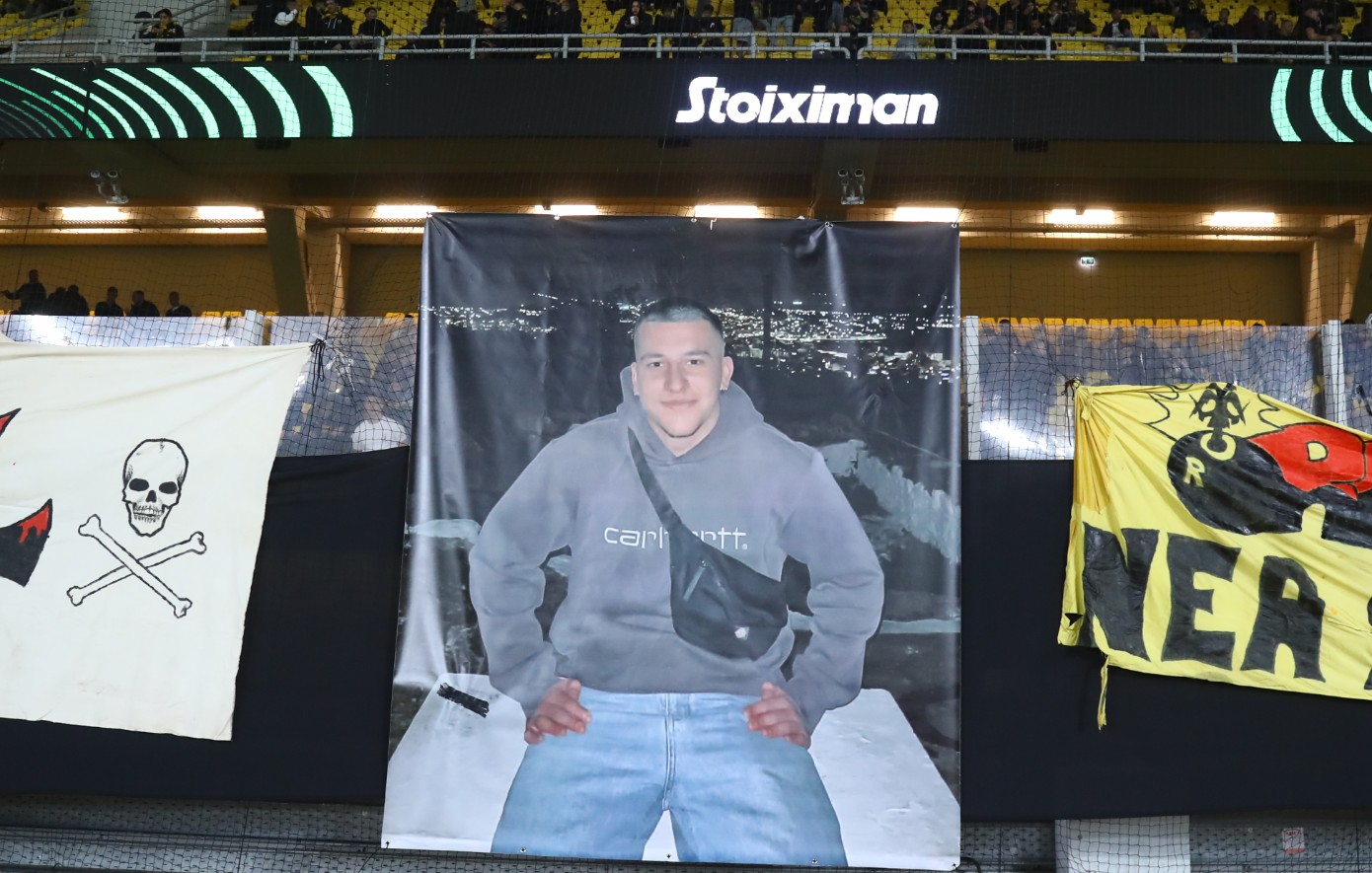 ΑΕΚ &#8211; Σάμροκ Ρόβερς: Πανό της Original 21 για τον Μάριο Ρουμπή που δολοφονήθηκε στη Χαλκίδα