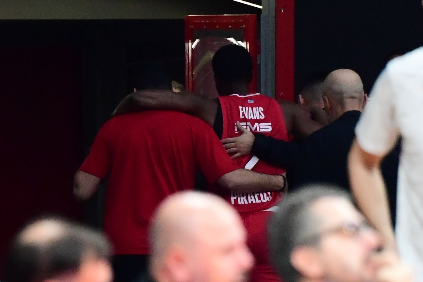 Φουρνιέ: Προσεύχομαι για τον Έβανς, ένιωθες την ενέργεια να φεύγει από το γήπεδο