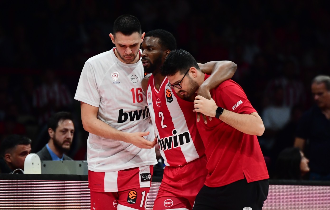 Ολυμπιακός &#8211; Ζαλγκίρις: Πάγωσε το ΣΕΦ με τον νέο τραυματισμό του Έβανς ένα λεπτό μετά την είσοδό του