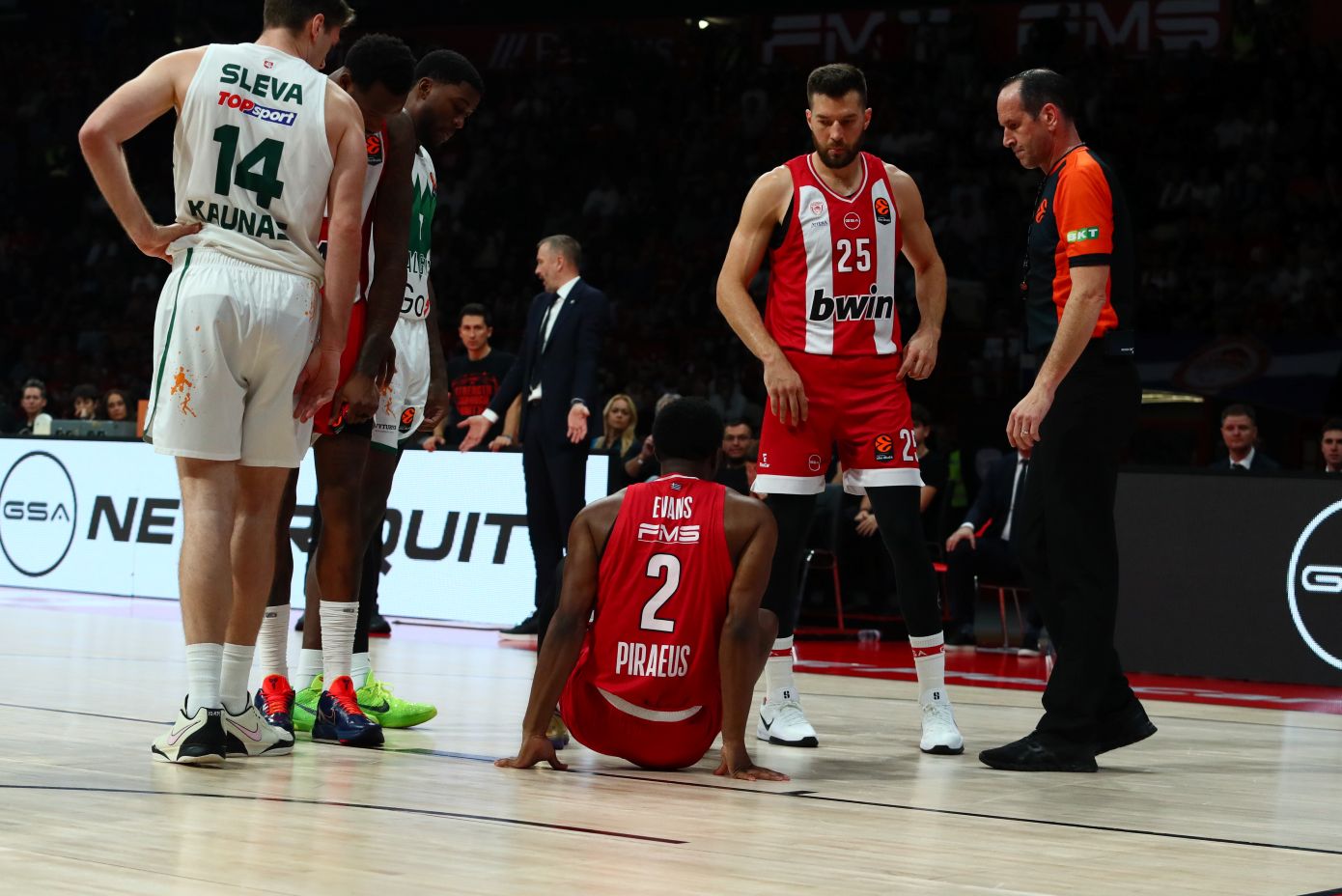 Κύμα αγάπης στα social media του Κίναν Έβανς: «Όσο και αν χρειαστεί θα σε περιμένουμε, είσαι μαχητής»