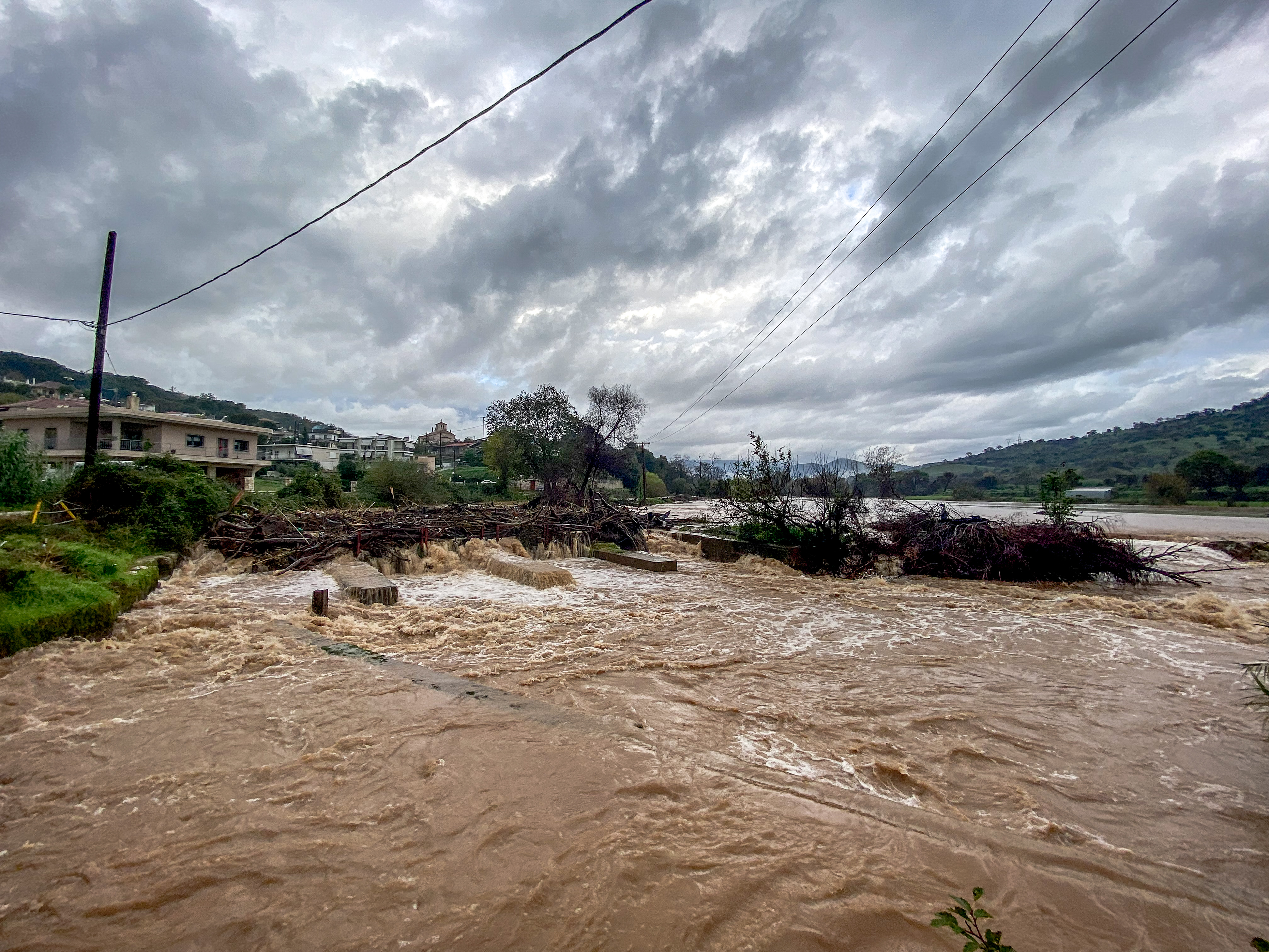 Meteo: Μεγάλα ύψη βροχής σε όλη τη χώρα από την Τετάρτη μέχρι και το μεσημέρι της Παρασκευής &#8211; Περισσότερα από 200 χιλιοστά στα Τζουμέρκα