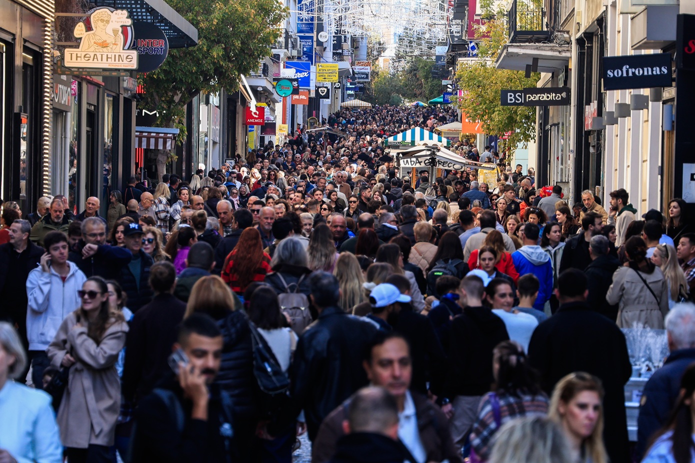 Κυριακή με ανοιχτά μαγαζιά: «Βουλιάζει» η Ερμού &#8211; Συνεχίζονται οι προσφορές Black Friday, προ των πυλών η Cyber Monday
