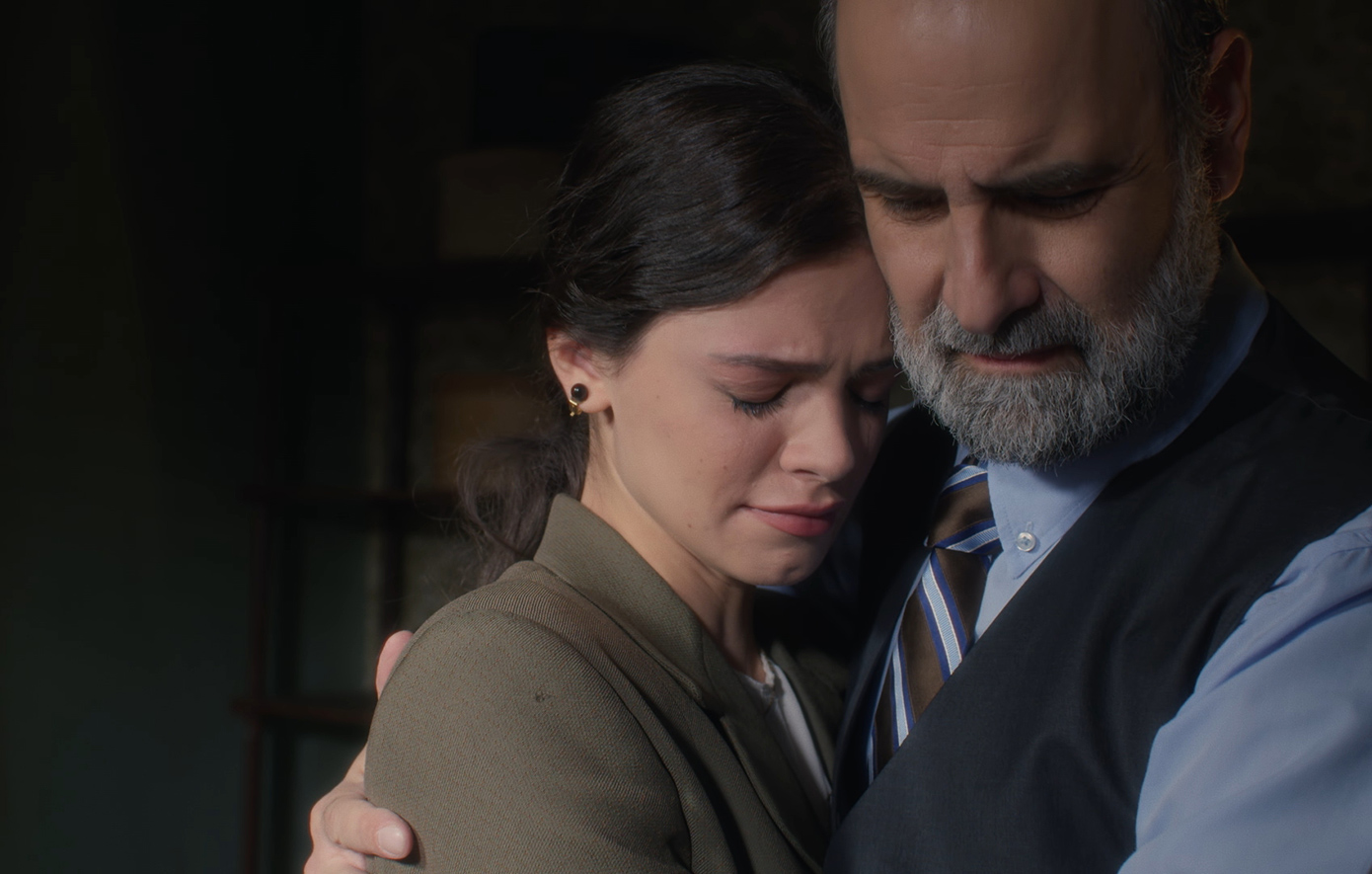 Άγιος έρωτας &#8211; Η Χλόη και ο Αργύρης παίρνουν την Ελευθερία μαζί τους