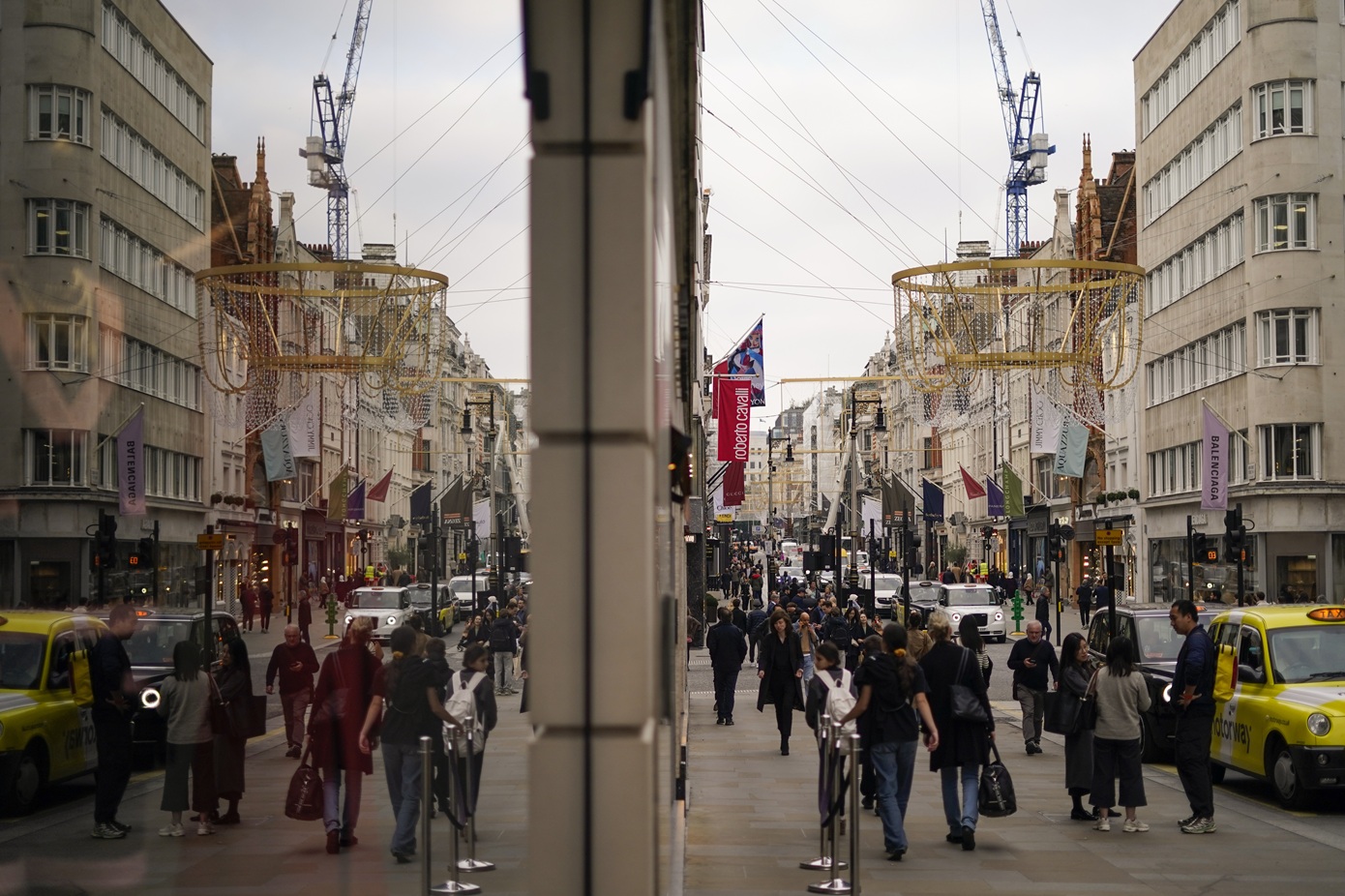 Η New Bond Street του Λονδίνου, ο πιο ακριβός δρόμος παγκοσμίως &#8211; Η οδός Ερμού ενισχύει σταθερά την εμπορική της δυναμική