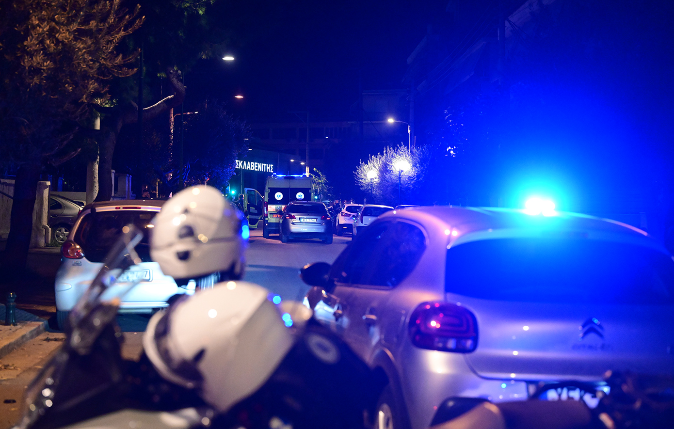 Άγιος Δημήτριος: Διαρρήκτες τραυμάτισαν τρεις αστυνομικούς – Έπεσαν πυροβολισμοί Άγιος Δημήτριος: Διαρρήκτες τραυμάτισαν τρεις αστυνομικούς – Έπεσαν πυροβολισμοί