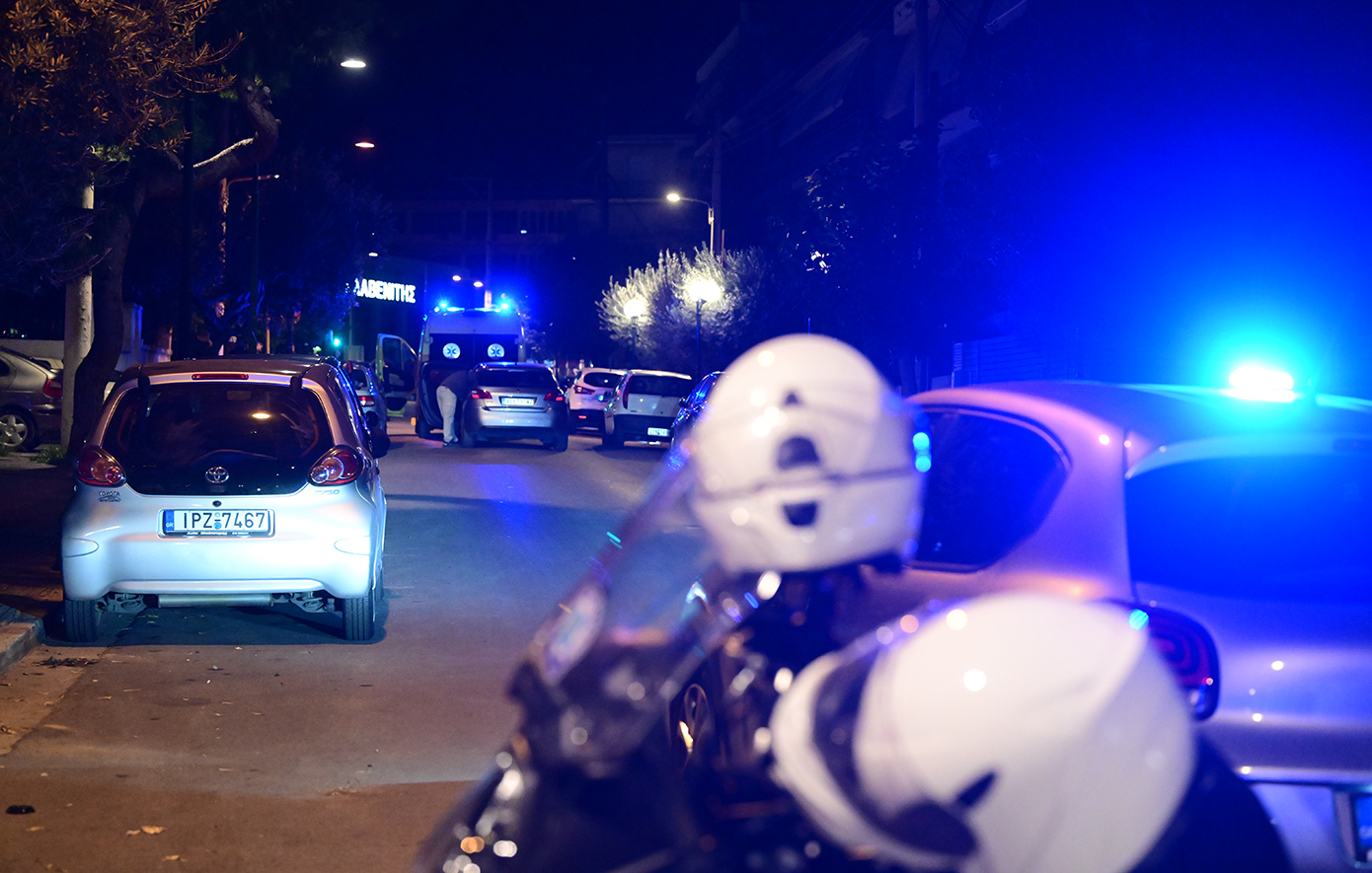 Άγιος Δημήτριος: Διαρρήκτες τραυμάτισαν τρεις αστυνομικούς – Έπεσαν πυροβολισμοί Άγιος Δημήτριος: Διαρρήκτες τραυμάτισαν τρεις αστυνομικούς – Έπεσαν πυροβολισμοί