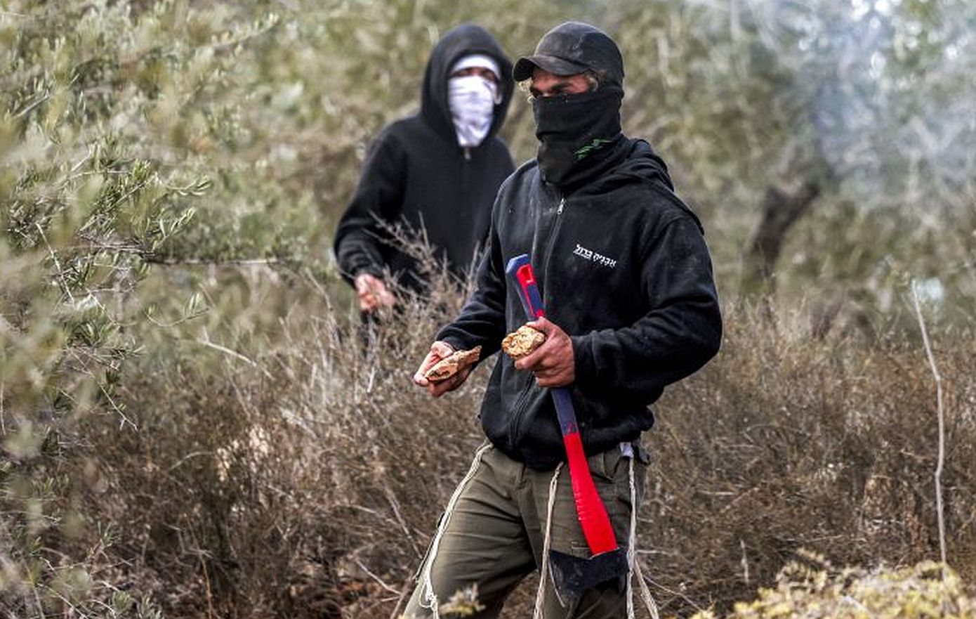 Δυτική Όχθη: : Ισραηλινοί έποικοι επιτέθηκαν σε Παλαιστίνιους και δημοσιογράφους που μάζευαν ελιές κοντά σε εβραϊκό οικισμό