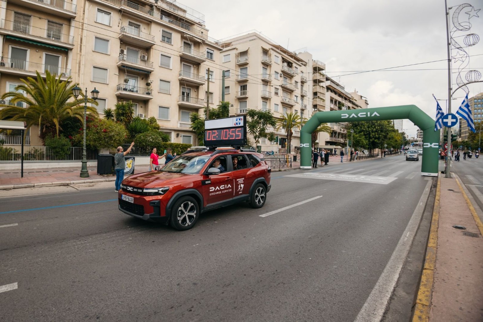 Η Dacia τερμάτισε... τον 42ο Αυθεντικό Μαραθώνιο της Αθήνας