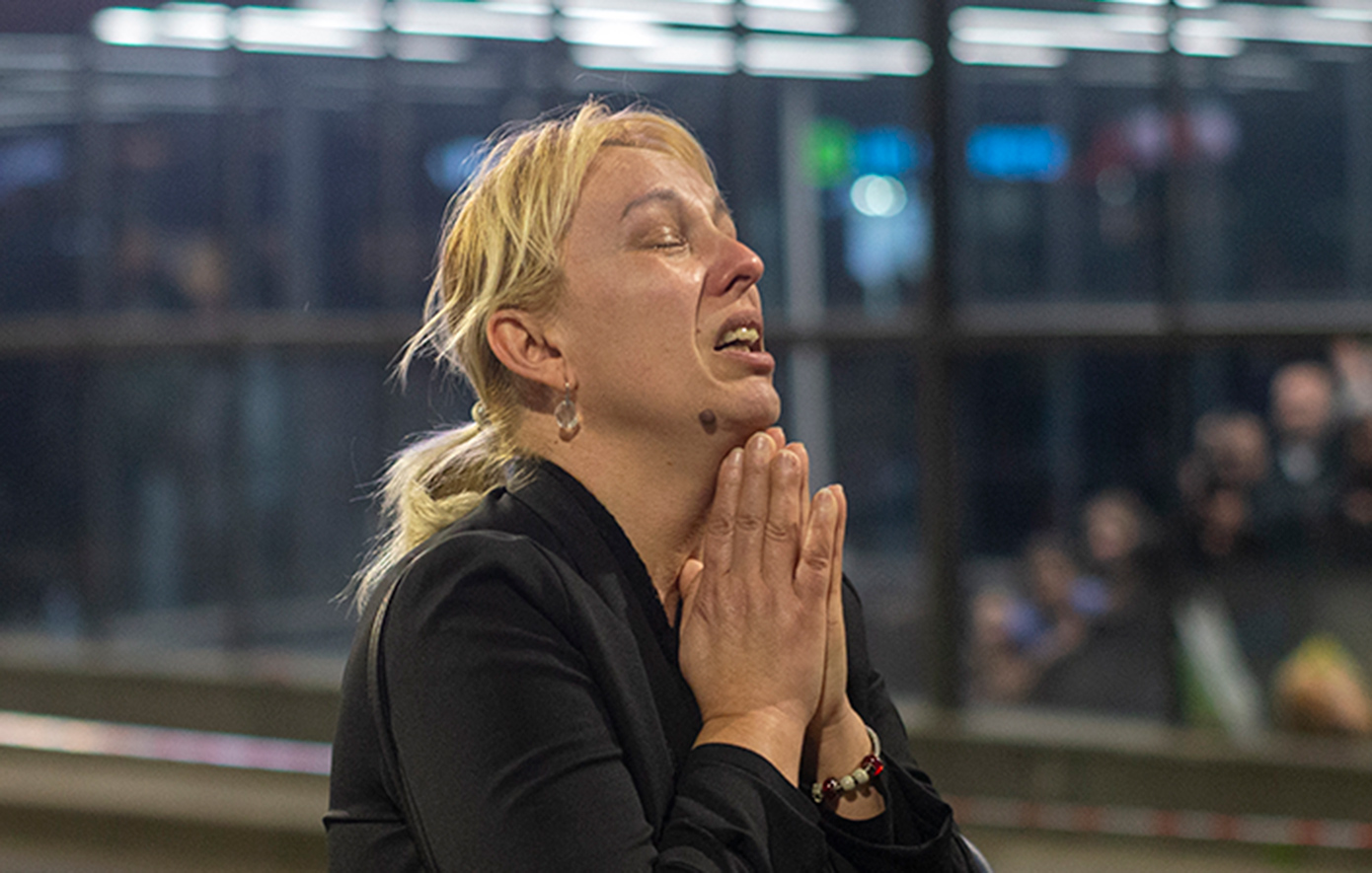 Σερβία: Μετά από 16 ημέρες τερμάτισε την απεργία πείνας η μητέρα θύματος της τραγωδίας στο Νόβι Σαντ