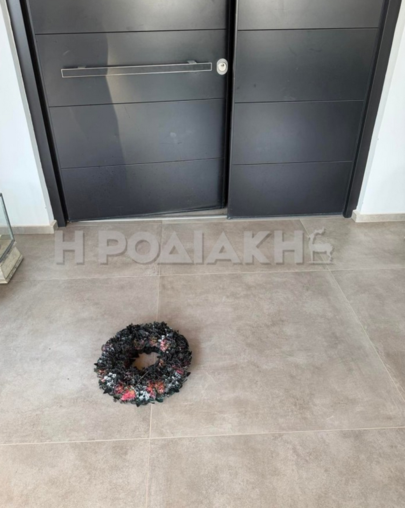 «Γάζωσαν» με 14 σφαίρες το σπίτι επιχειρηματία στη Ρόδο «Γάζωσαν» με 14 σφαίρες το σπίτι επιχειρηματία στη Ρόδο