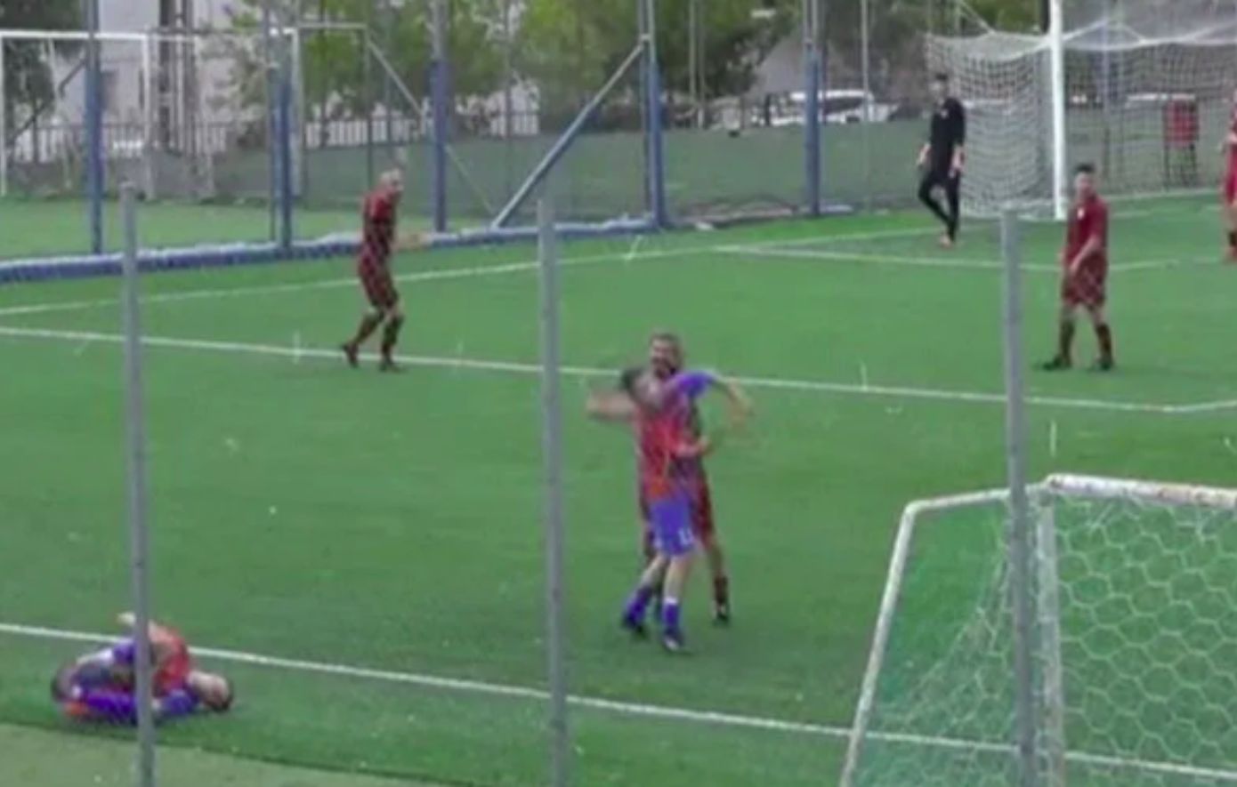 Χαμός στην ΕΠΣΑ: Παίκτης αποβλήθηκε για κλωτσιά και γροθιά σε αντιπάλους