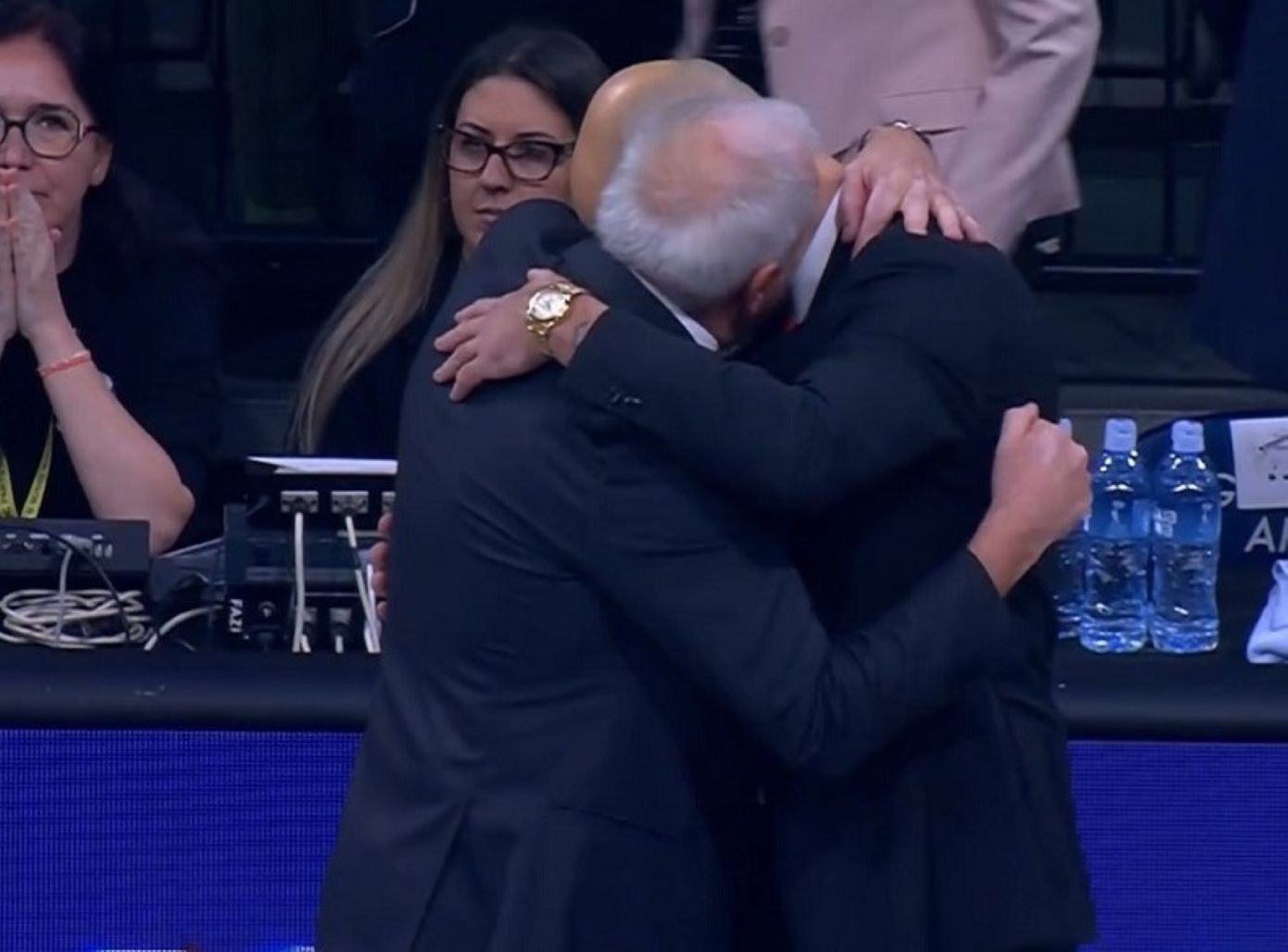 Η ιστορική αγκαλιά Ομπράντοβιτς &#8211; Σπανούλη μετά από 15 χρόνια