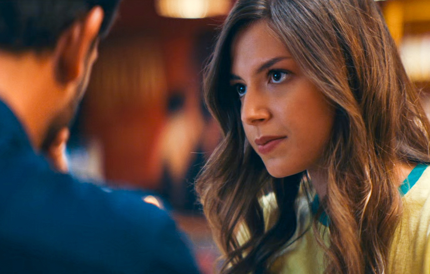 Ο Φώντας είναι έτοιμος να μπει στο κομμωτήριο, αλλά όλα πάνε λάθος και ο Μιχαήλος καταφέρνει τελευταία στιγμή να το σκάσει, την ώρα που μέσα στον χώρο εκτυλίσσονται κωμικοτραγικές καταστάσεις.