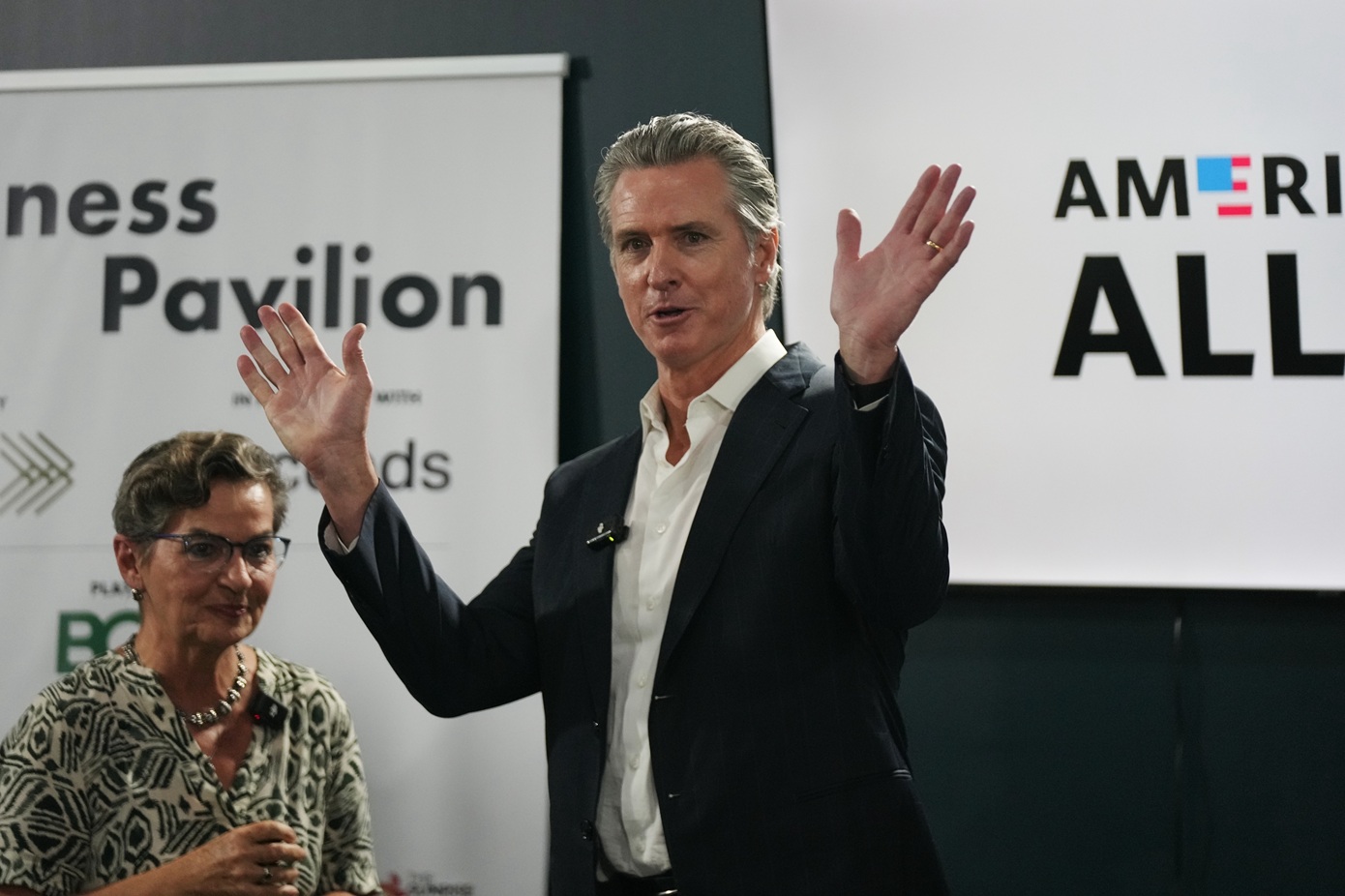 Σφοδρή επίθεση Νιούσομ στον πρόεδρο των ΗΠΑ στην COP30 &#8211; «Ο Τραμπ είναι προσωρινός &#8211; Διπλασίασε τη βλακεία»