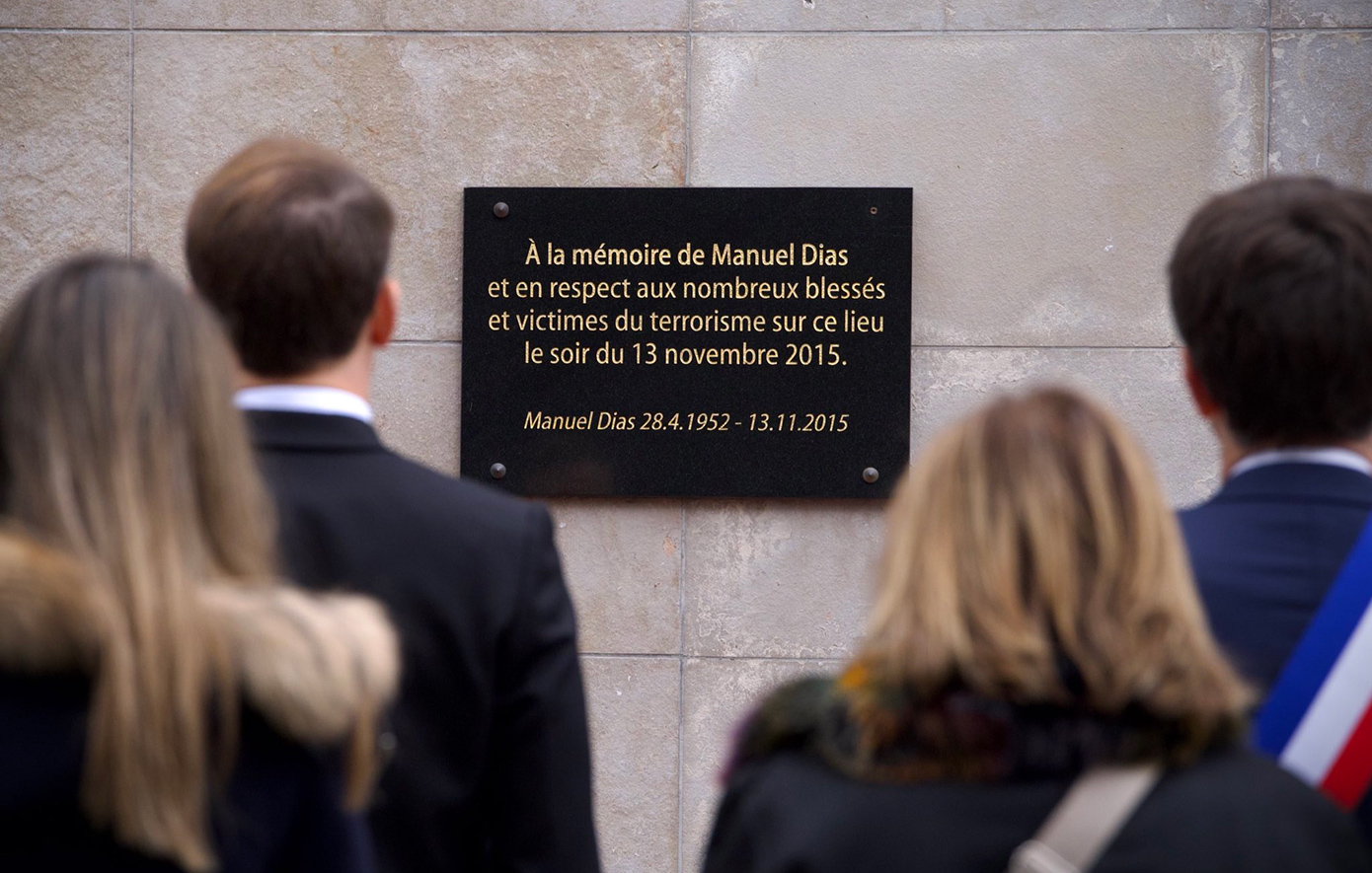 Μακρόν για τα δέκα χρόνια από τις τζιχαντιστικές επιθέσεις της 13ης Νοεμβρίου 2015: Ο πόνος παραμένει &#8211; Η Γαλλία θυμάται