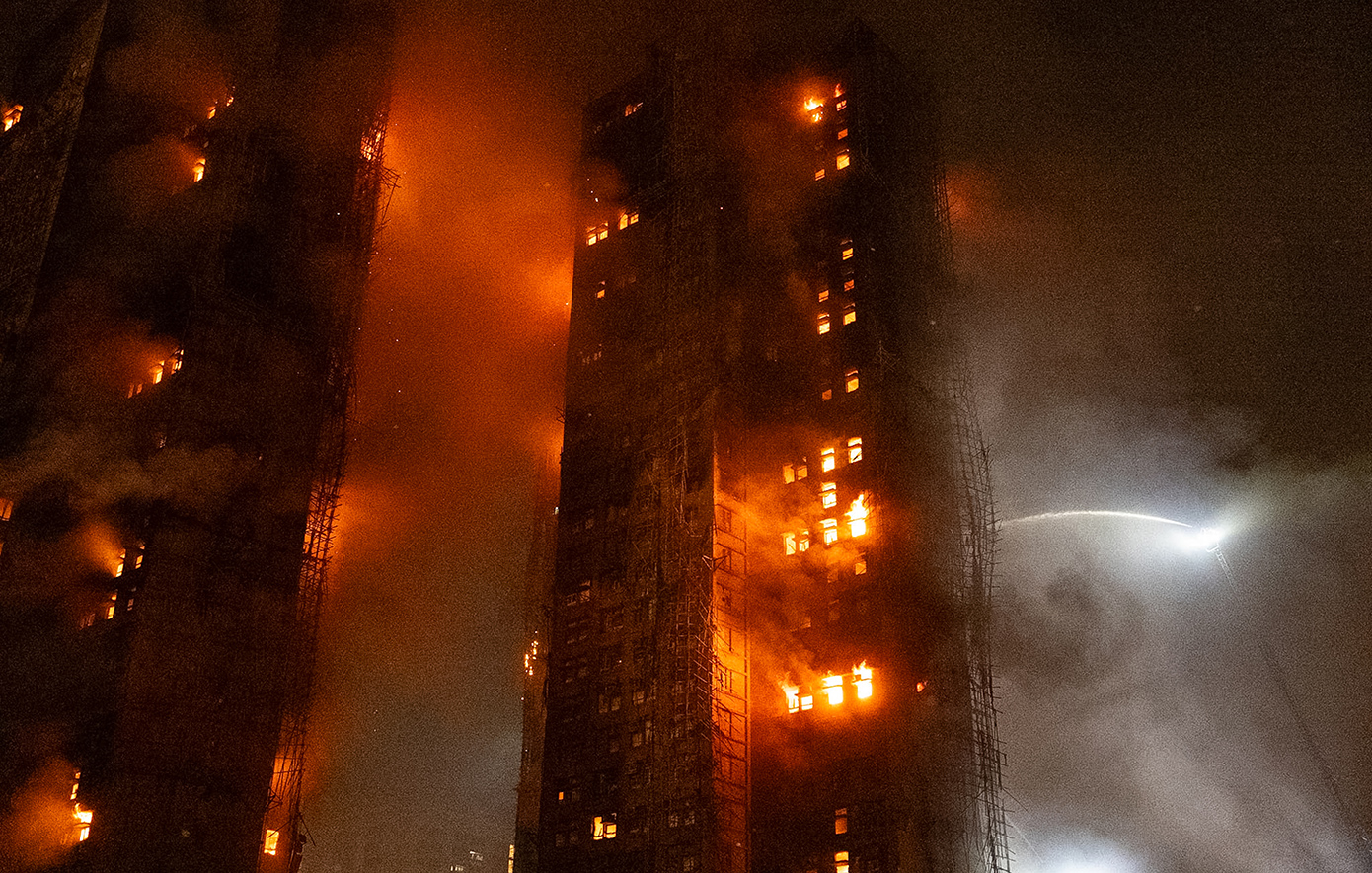 Τραγωδία χωρίς τέλος στο Χονγκ Κονγκ: Σε τουλάχιστον 83 αυξήθηκε ο αριθμός των νεκρών από τη φωτιά σε πολυώροφο κτίριο κατοικιών