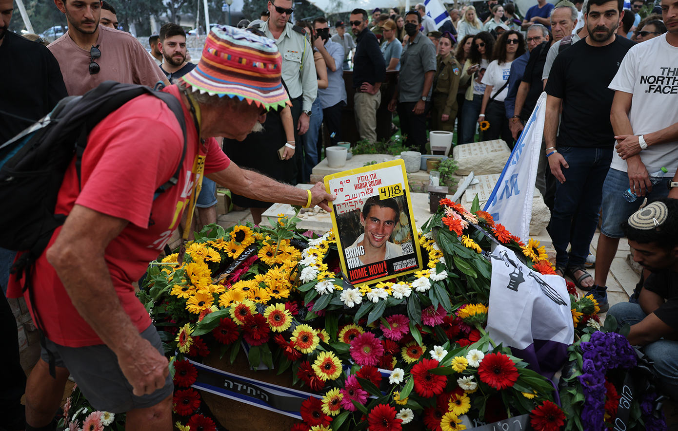 Ο Χαντάρ Γκόλντιν ενταφιάστηκε 11 χρόνια αφού σκοτώθηκε στη Γάζα