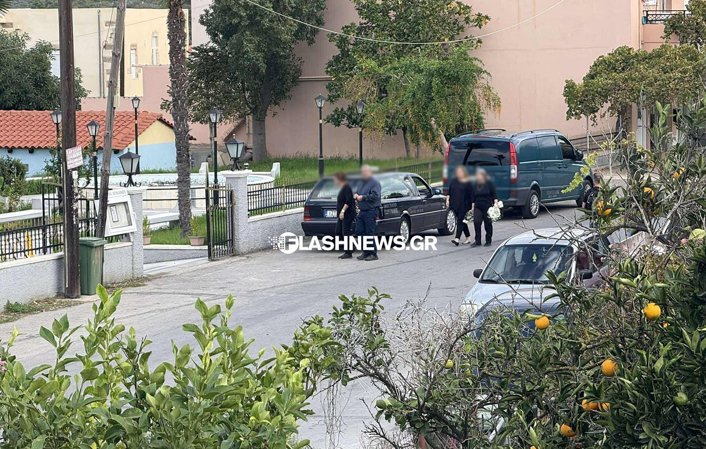 Χανιά: Κάτω από δρακόντεια μέτρα ασφαλείας η κηδεία της 56χρονης που σκοτώθηκε στα Βορίζια Χανιά: Κάτω από δρακόντεια μέτρα ασφαλείας η κηδεία της 56χρονης που σκοτώθηκε στα Βορίζια