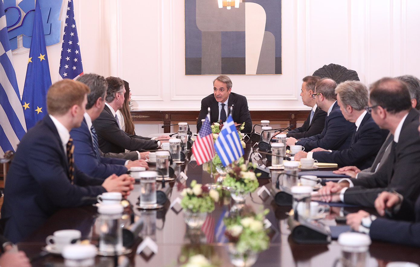 Συνάντηση Μητσοτάκη με τους Αμερικανούς υπουργούς Ενέργειας και Εσωτερικών: Φυσική πύλη για το αμερικανικό LNG η Ελλάδα