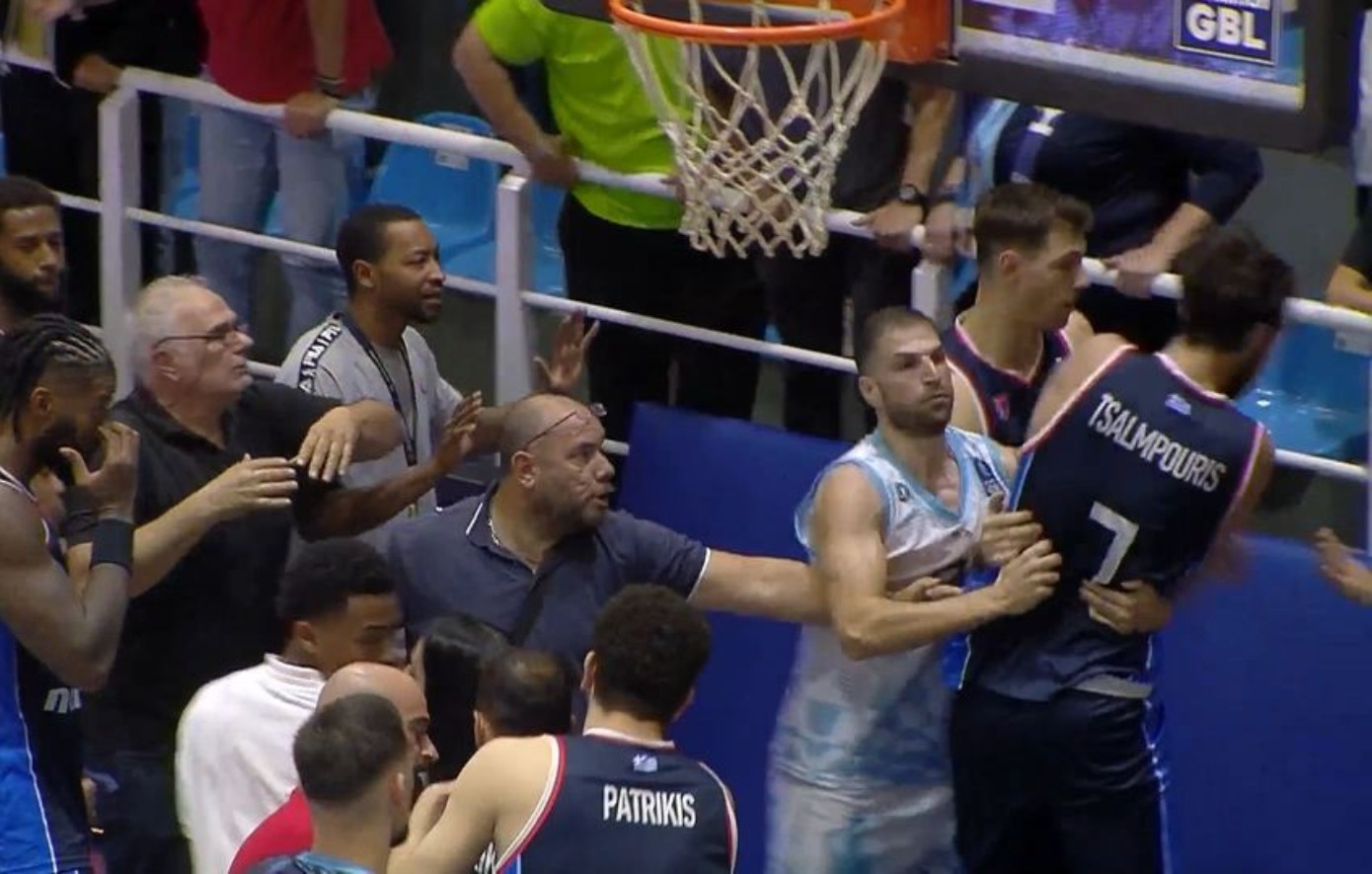 Χαμός στο Κολοσσός &#8211; Πανιώνιος: Παίκτες πήγαν να πιαστούν στα χέρια με οπαδούς