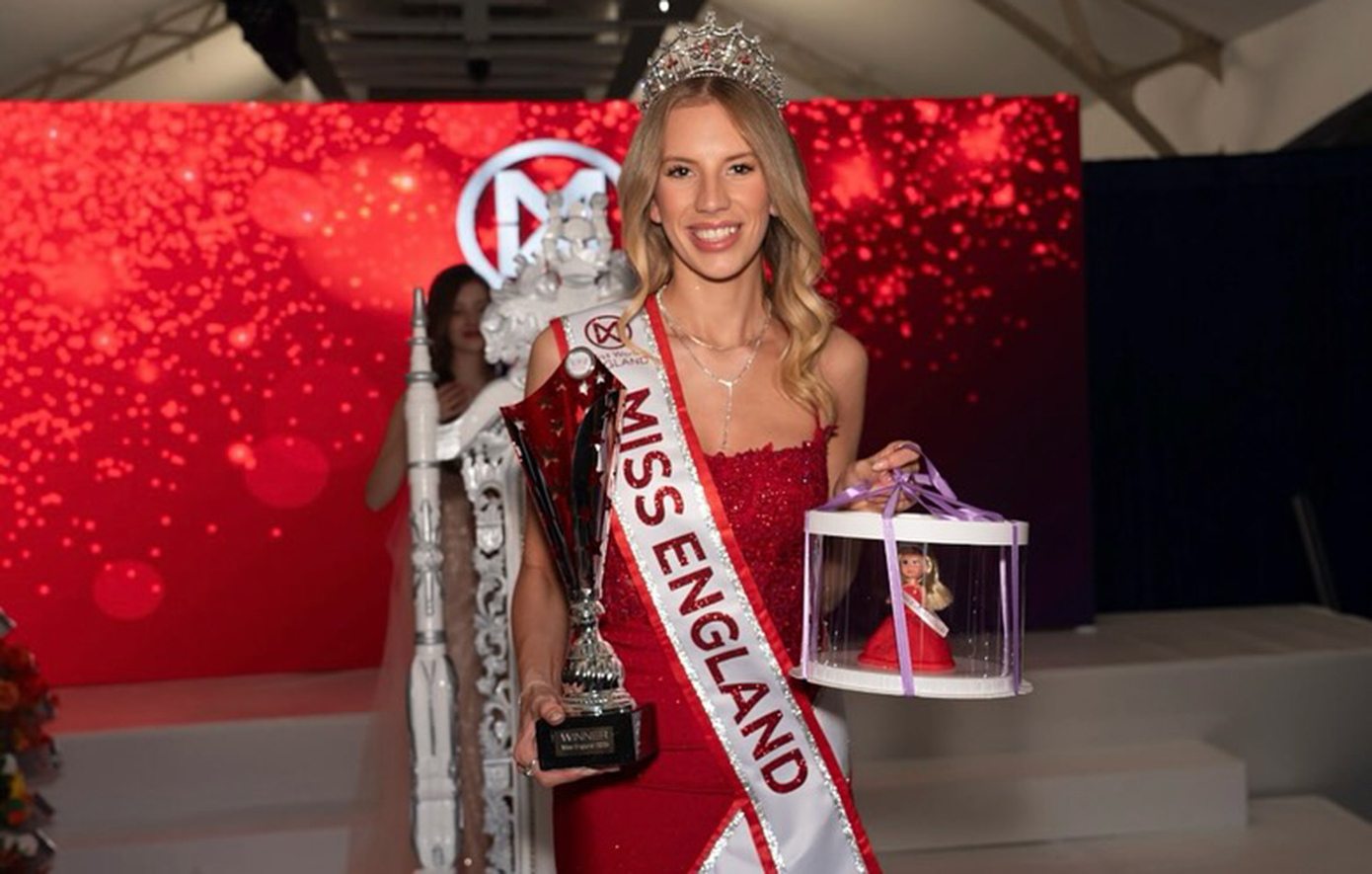 Η «Μις Αγγλία» δηλώνει περήφανη που είναι λεσβία &#8211; «Με πείραζαν για τα πάντα στο σχολείο», λέει η 20χρονη