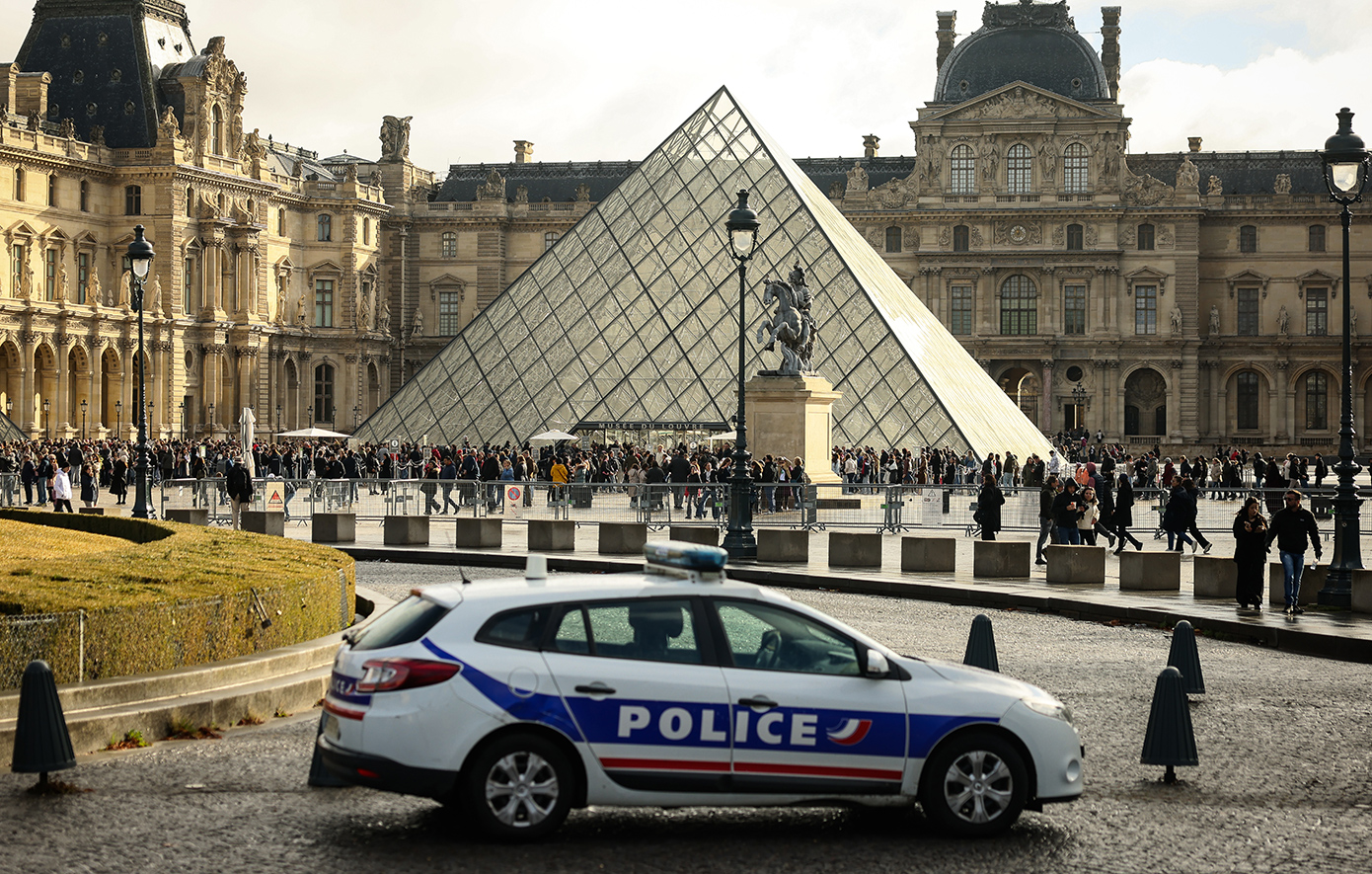 Η υπόσχεση Μακρόν για την κλοπή στο Λούβρο &#8211; «Είμαστε κοντά στην εξάρθρωση της συμμορίας»