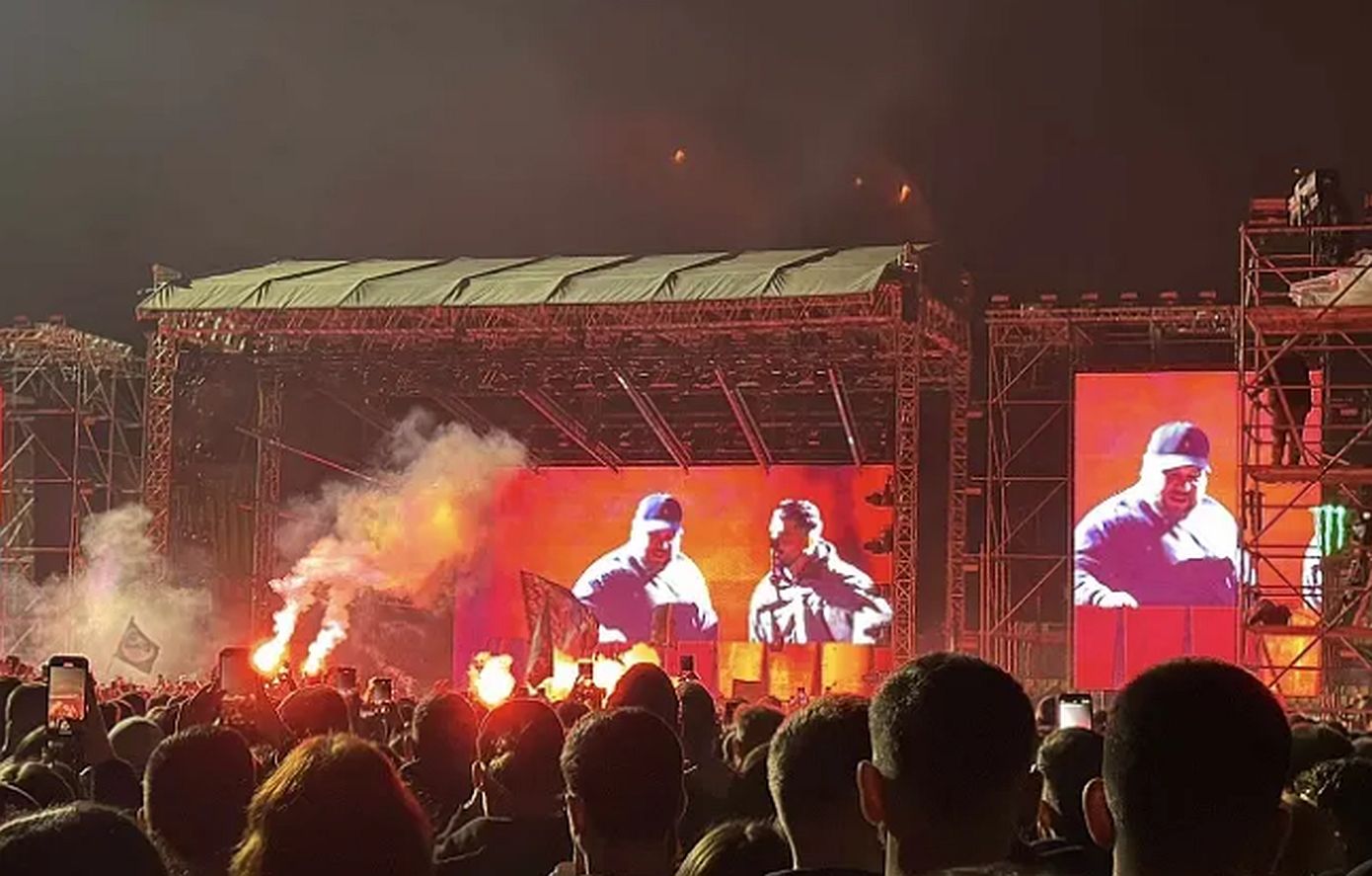 ΛΕΞ: Ξεσήκωσε το Καυτατζόγλειο στάδιο με τη συναυλία του &#8211; Δείτε βίντεο