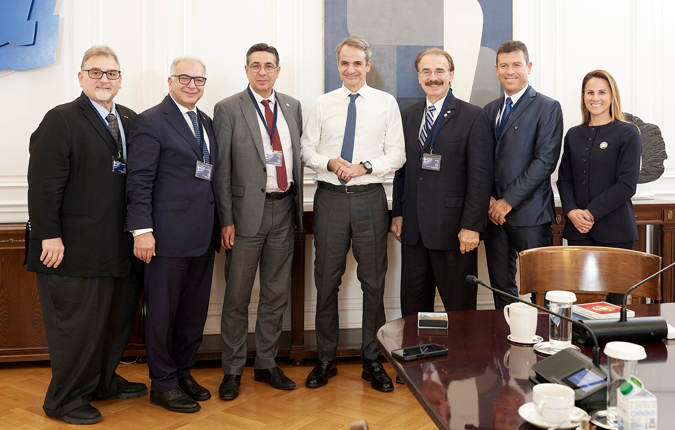 Συνάντηση Μητσοτάκη με αντιπροσωπεία της ομογενειακής οργάνωσης AHEPA