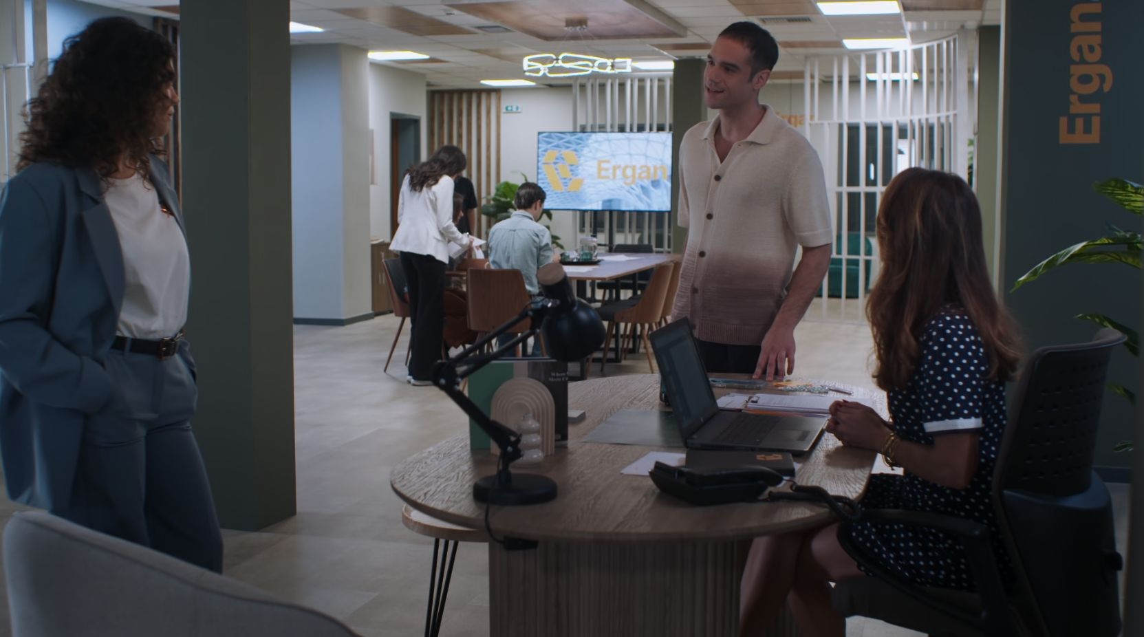 «Μια νύχτα μόνο»: Ο Οδυσσέας γνωρίζει από κοντά τον Πετράκη, ο οποίος όμως δείχνει να «προτιμά» τον Σταύρο