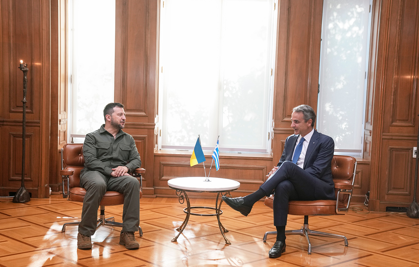Τι γυρεύει ο Ζελένσκι στην Αθήνα: Γιατί ο Ουκρανός πρόεδρος αναμένεται να συναντηθεί με τον Έλληνα πρωθυπουργό τις προσεχείς ημέρες