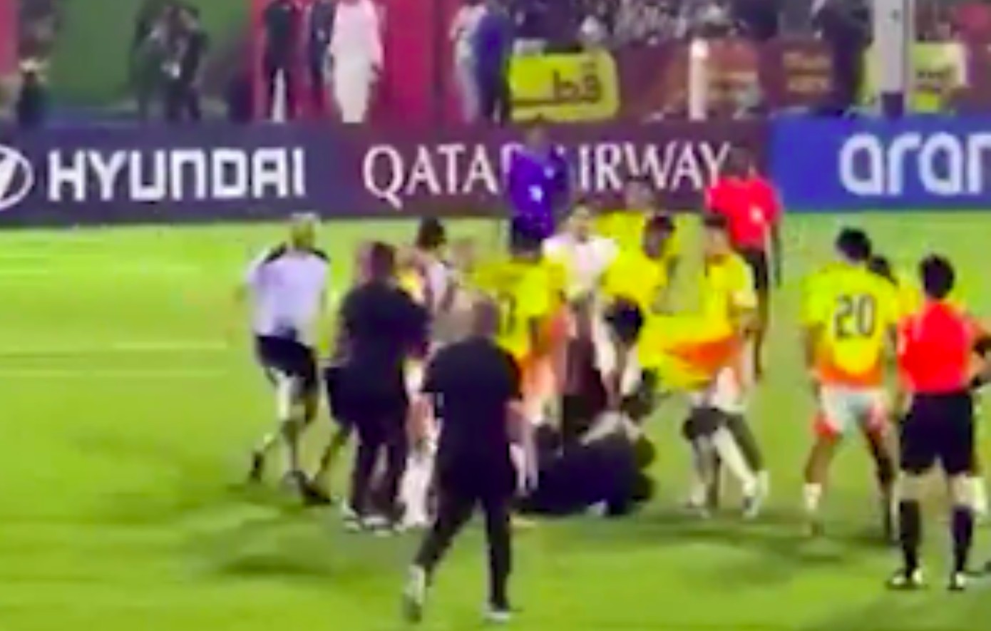 Έπεσε ξύλο στο Μουντιάλ Κ17: Πλακώθηκαν παίκτες και… συγγενείς τους