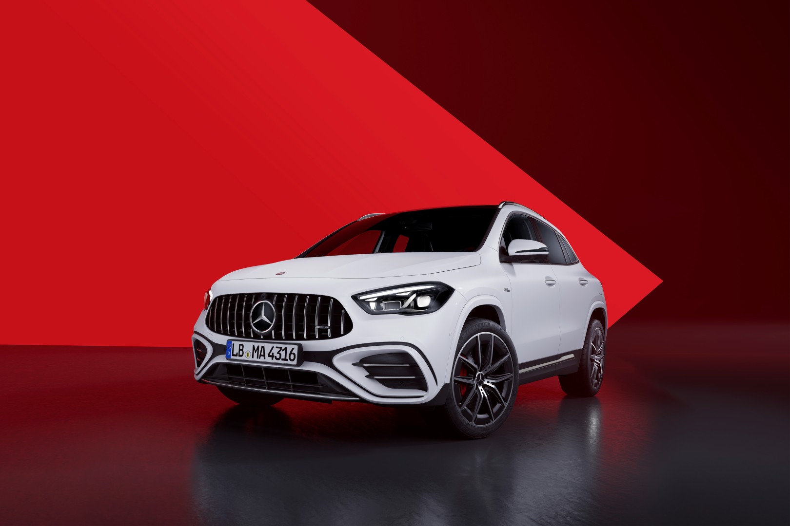 Mercedes-Benz GLA 200: Διαθέσιμη με 299 ευρώ το μήνα