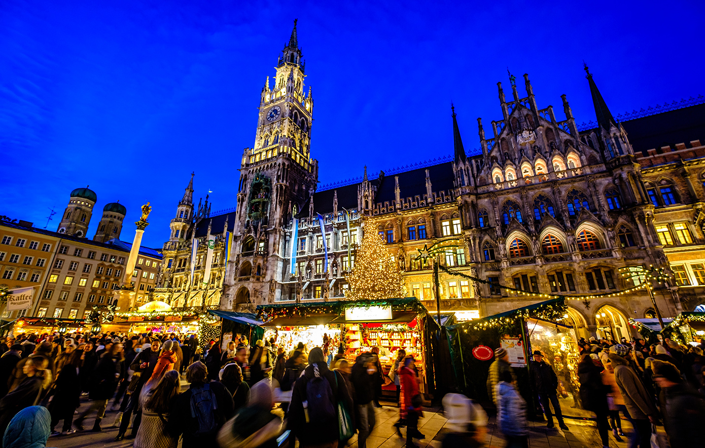 Χριστούγεννα πάνω στις ράγες: Δύο εποχιακά τρένα με θέμα τις γιορτές σας μεταφέρουν κατευθείαν στα πιο θρυλικά εορταστικά μέρη της Ευρώπης