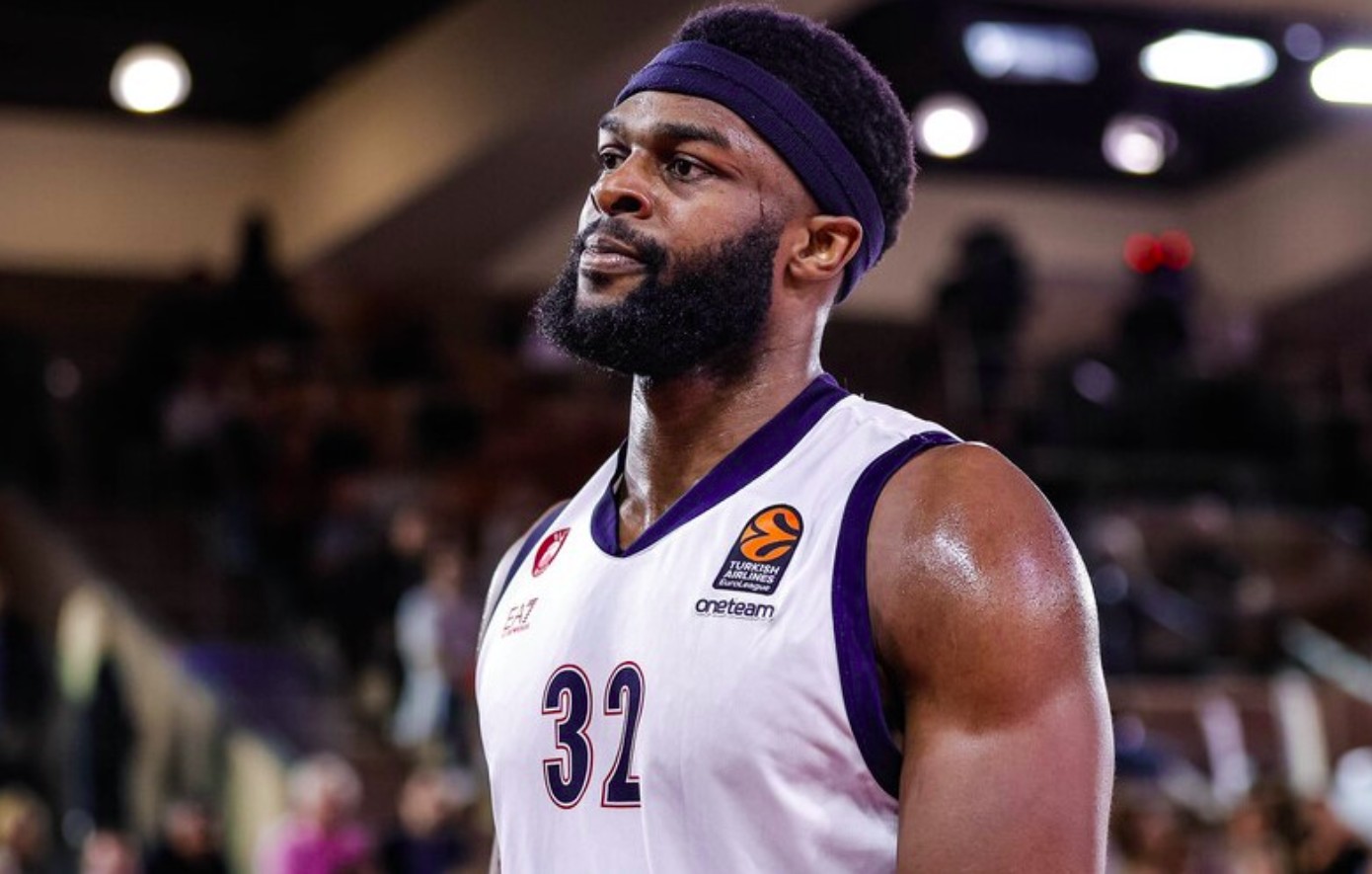 Αρμάνι Μιλάνο: Απίθανος τραυματισμός του Νίμπο, γλίστρησε στα αποδυτήρια και υπέστη διάσειση