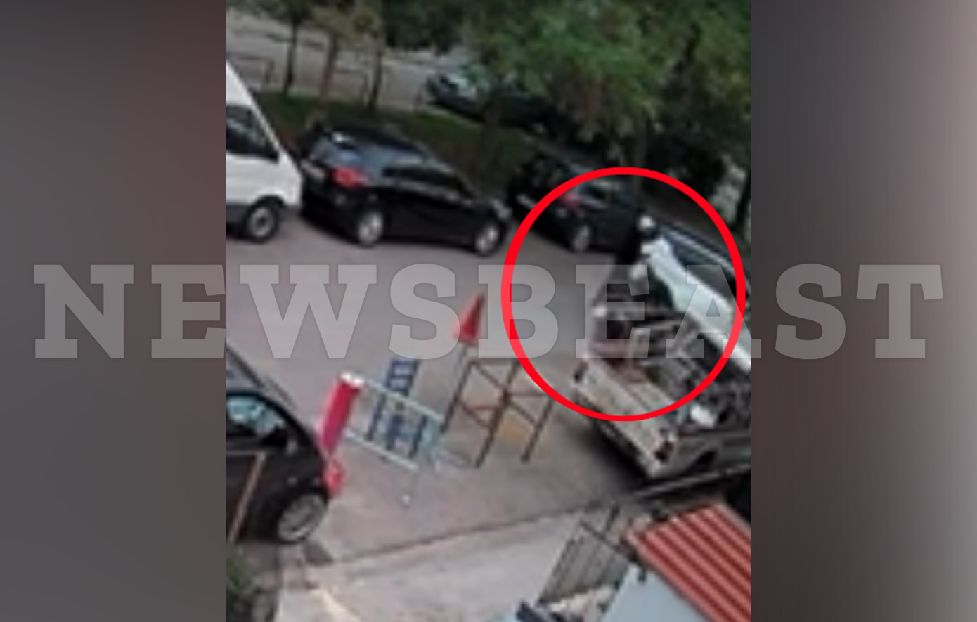 Η στιγμή που ο 29χρονος σκοτώνει στο ξύλο τον οδηγό στον Νέο Κόσμο -15 χτυπήματα στο κεφάλι, μέσα σε 11 δευτερόλεπτα