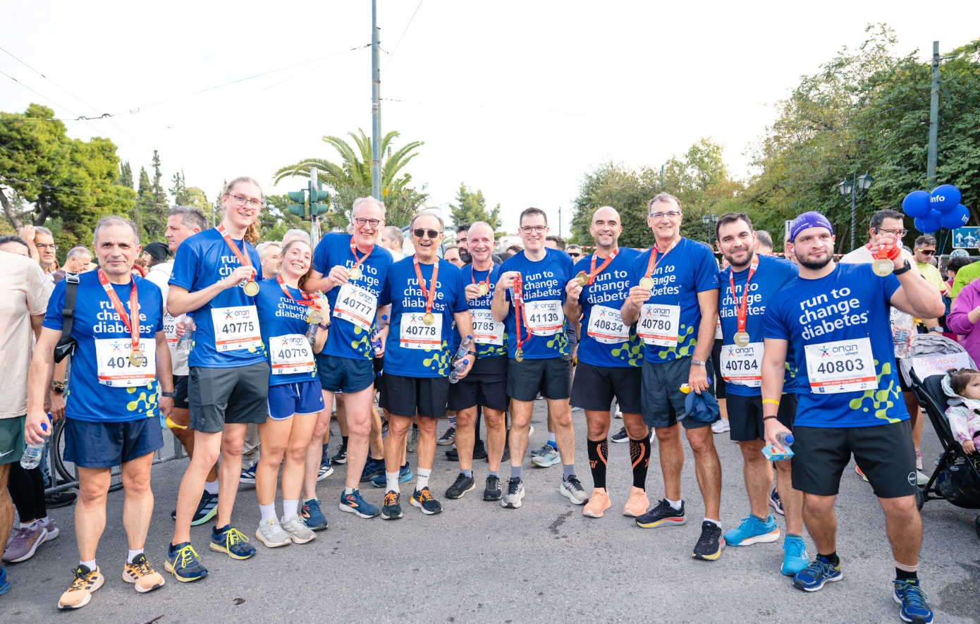 Περισσότεροι από 1000 δρομείς της Novo Nordisk Hellas έτρεξαν στον 42ο Αυθεντικό Μαραθώνιο Αθήνας για να «αλλάξουν τον σακχαρώδη διαβήτη»