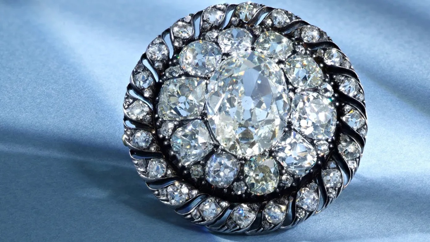 Ιστορικό κόσμημα του Ναπολέοντα πωλήθηκε σε δημοπρασία στη Γενεύη για 3,79 εκατ. ευρώ