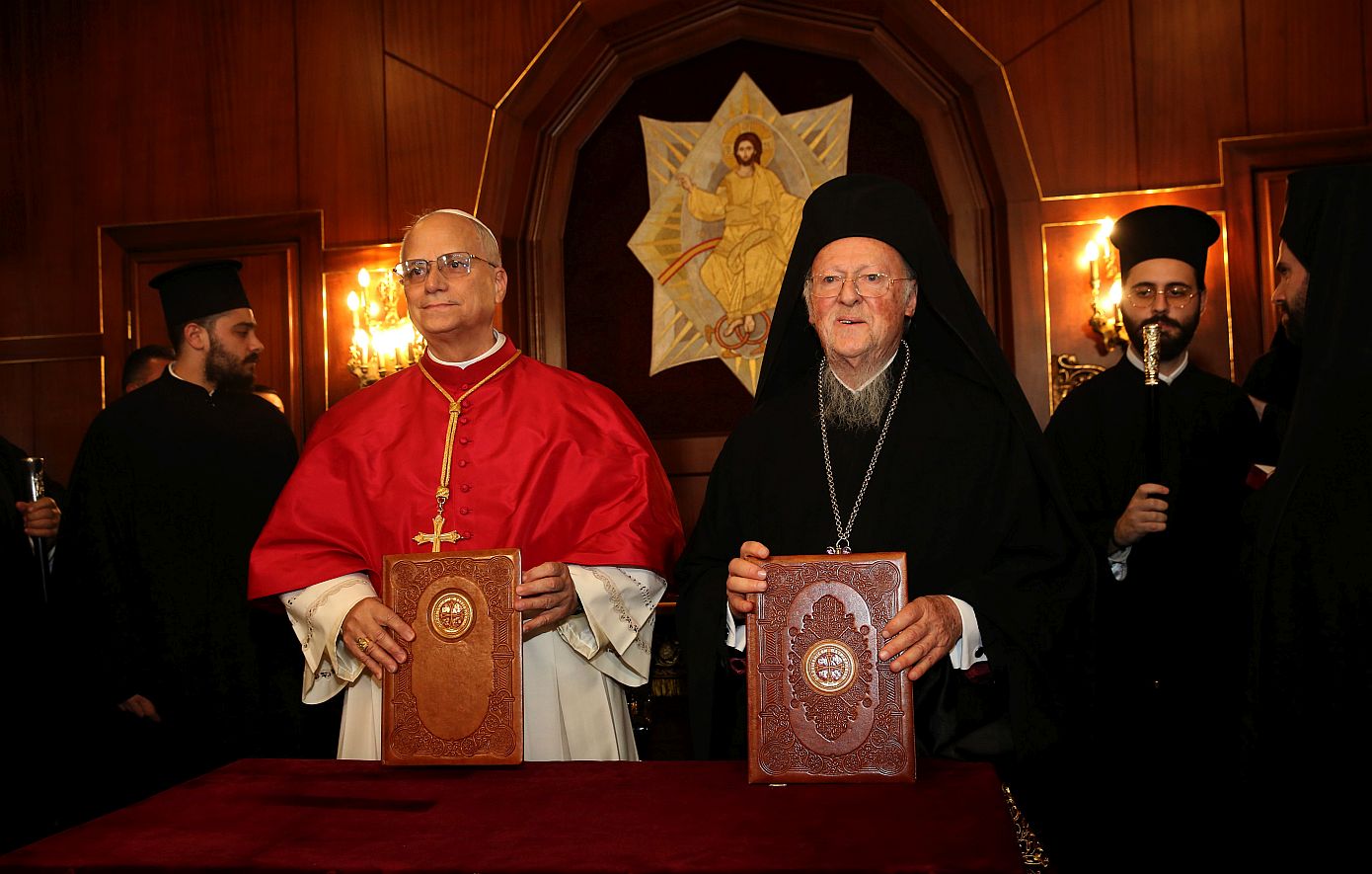 Ιστορική επίσκεψη του Πάπα Λέοντα ΙΔ&#8217; στο Φανάρι – Κοινό μήνυμα ενότητας των Χριστιανών με τον Οικουμενικό Πατριάρχη Βαρθολομαίο