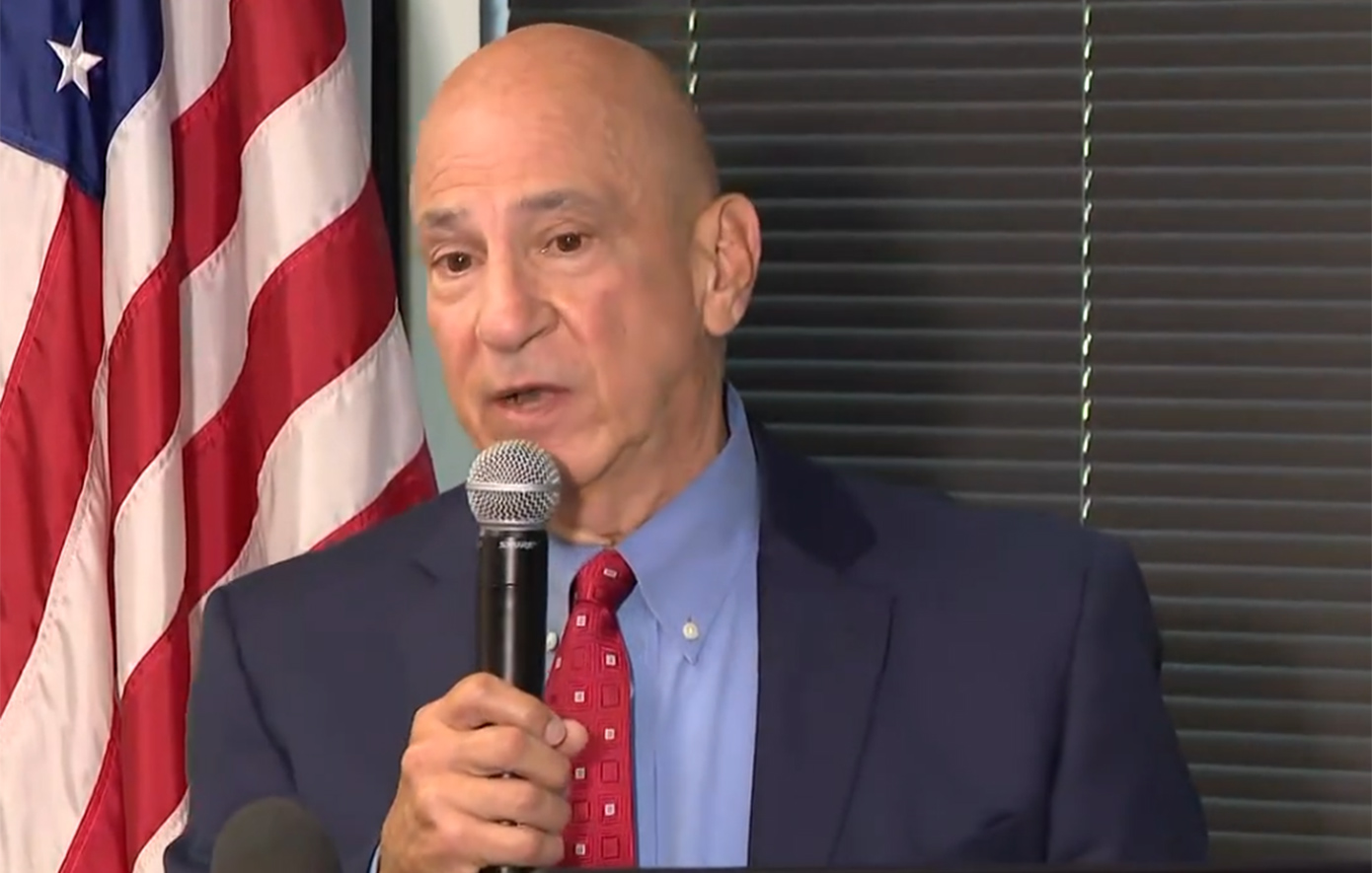 Πίτερ Σκανδαλάκης: Ο Ελληνοαμερικανός εισαγγελέας ερευνά τον Τραμπ για τις εκλογές του 2020 &#8211; Μόνο αυτός δέχτηκε την υπόθεση