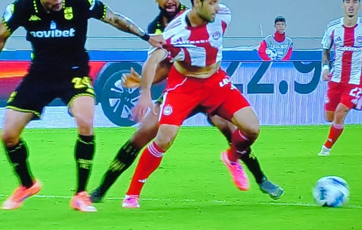 Ολυμπιακός &#8211; Άρης: Φωνάζουν για πέναλτι στον Ταρέμι οι «ερυθρόλευκοι»