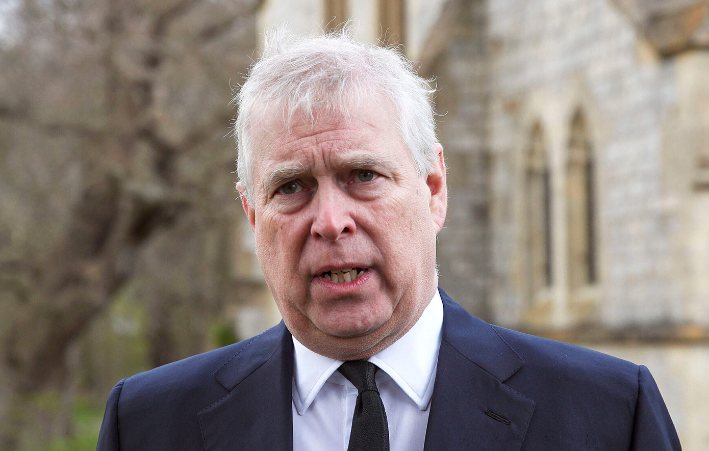 «Ξηλώνουν» τον πρίγκιπα Άντριου από παντού – Κατεβάζουν ακόμη και πλακέτες με το όνομά του